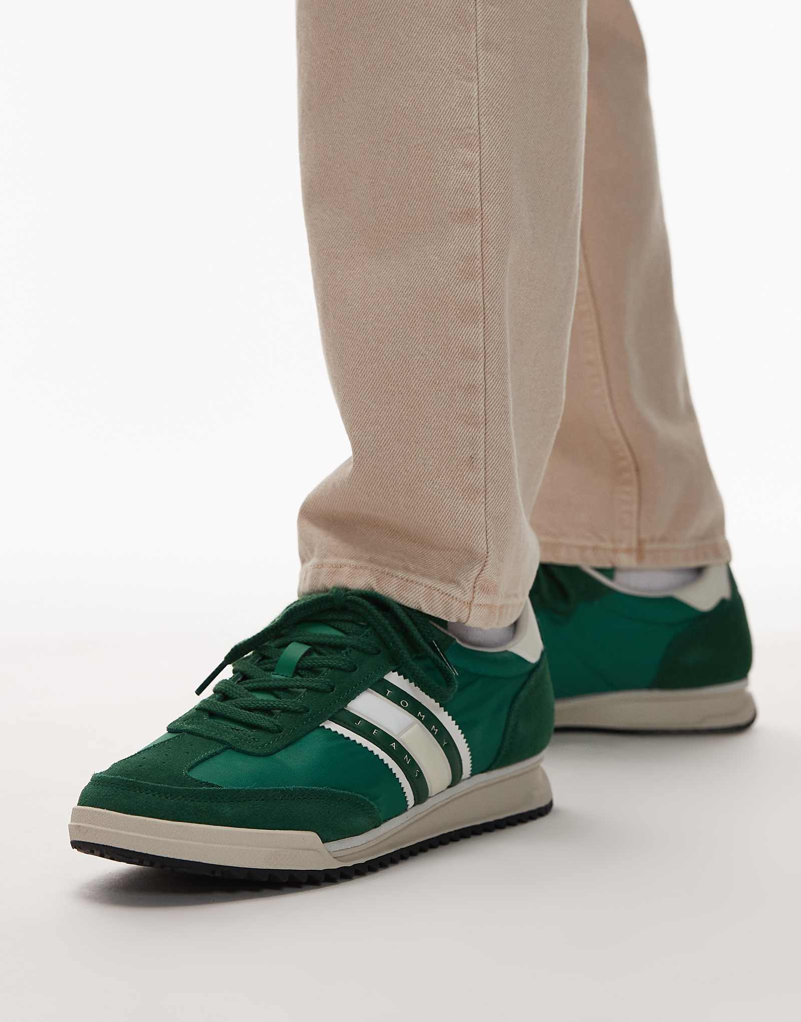 Кроссовки Tommy Jeans в стиле ретро с шипами для бега зеленого цвета 29790₽