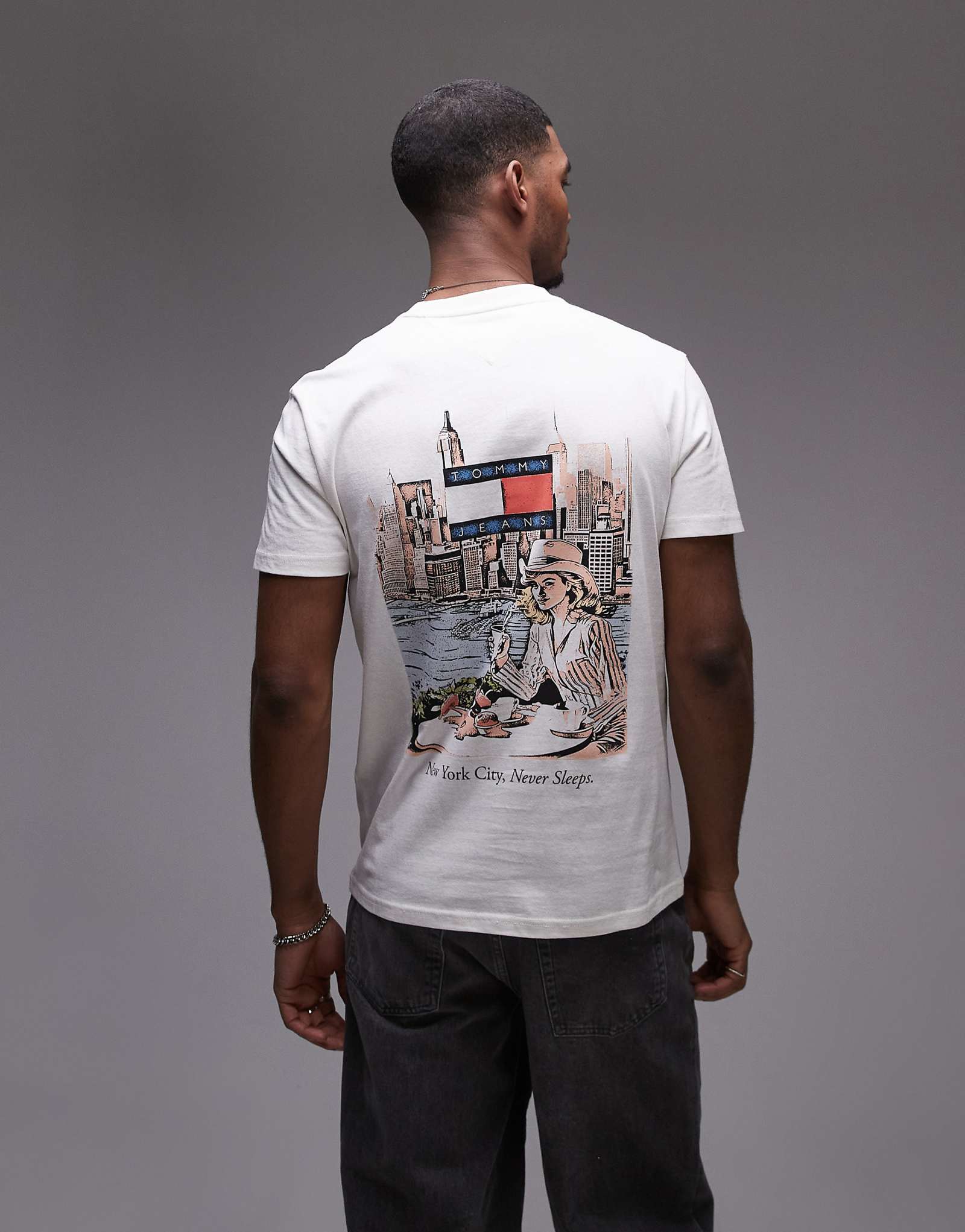 Белая футболка с принтом завтрак на спине от Tommy Jeans 7290₽