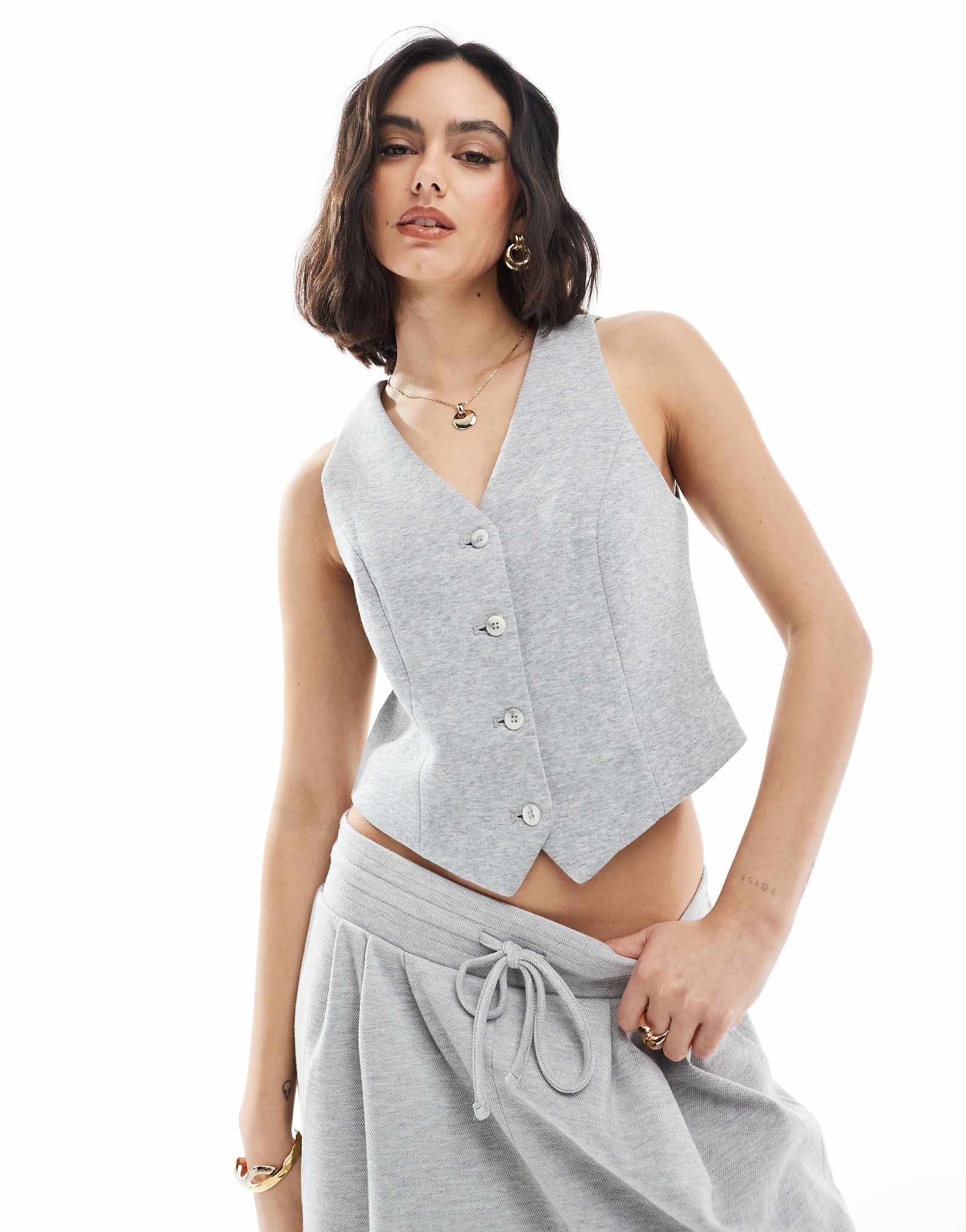 Трикотажный жилет Vero Moda светло-серого меланжевого цвета - часть комплекта 5290₽