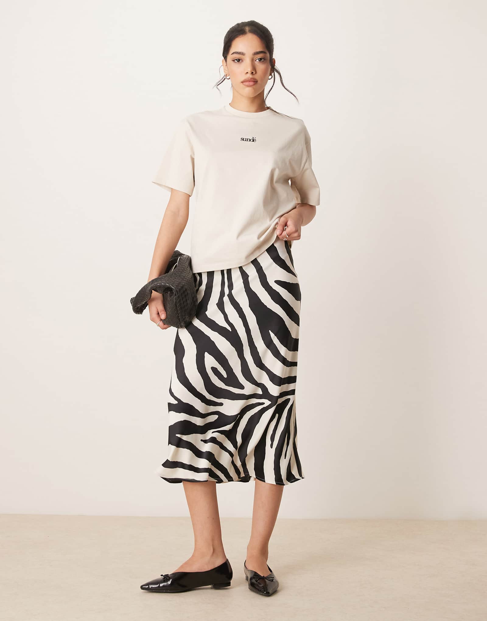 Атласная юбка миди YAS с принтом зебра 6390₽