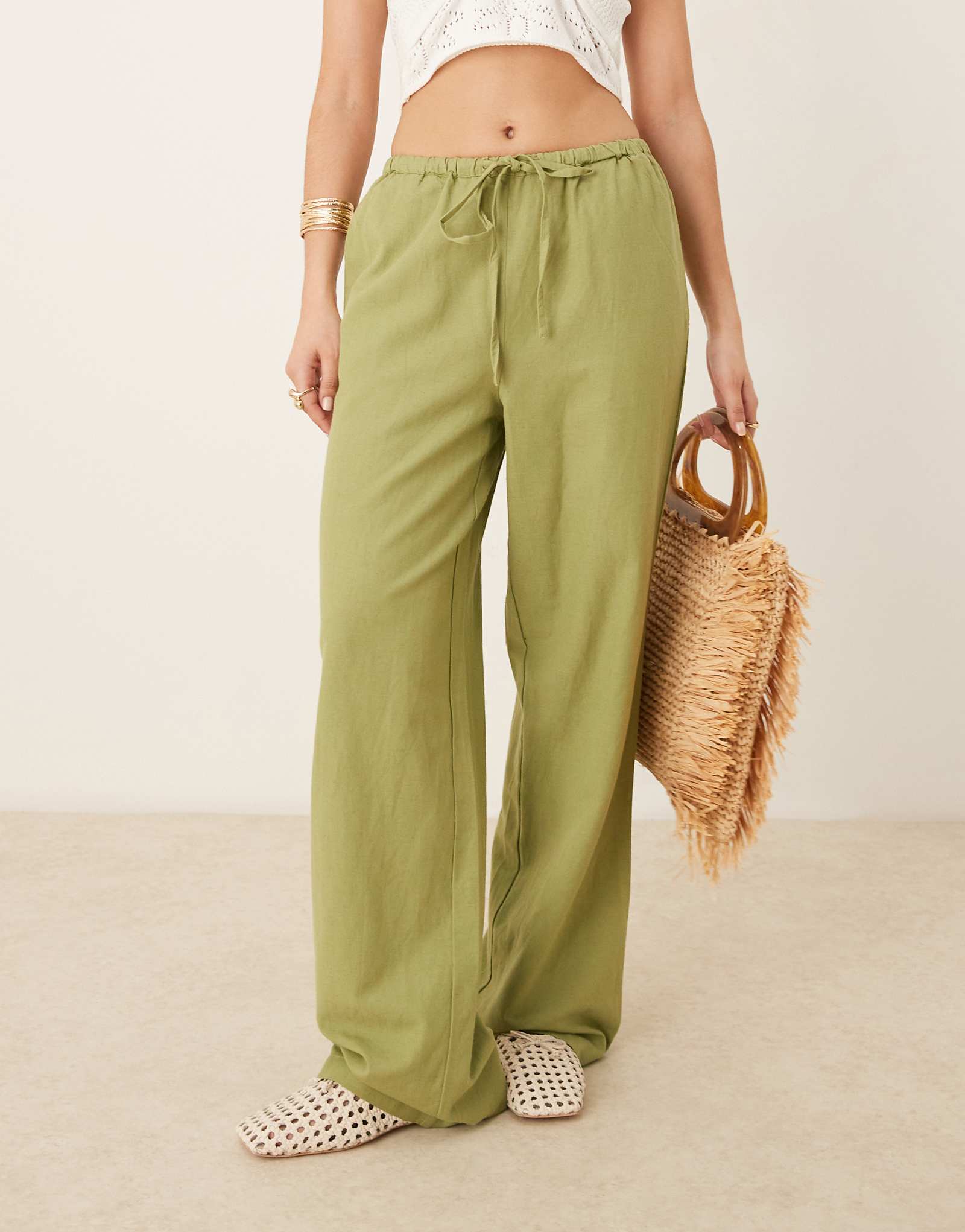 Широкие брюки из льна Vila с завязками на талии цвета шалфея зеленого цвета 10590₽