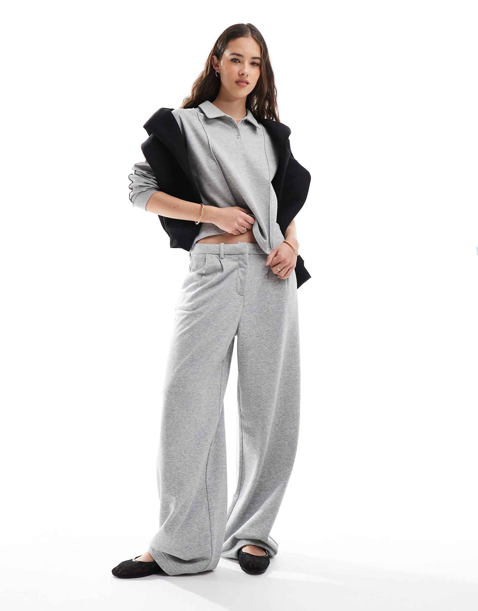 Широкие трикотажные брюки Vero Moda светло-серого меланжевого цвета - часть комплекта 3790₽