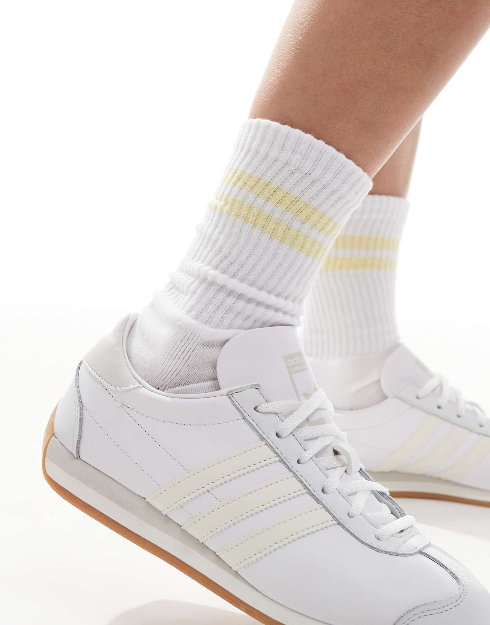 Спортивные носки в рубчик Vero Moda бледно-бананового цвета 1990₽