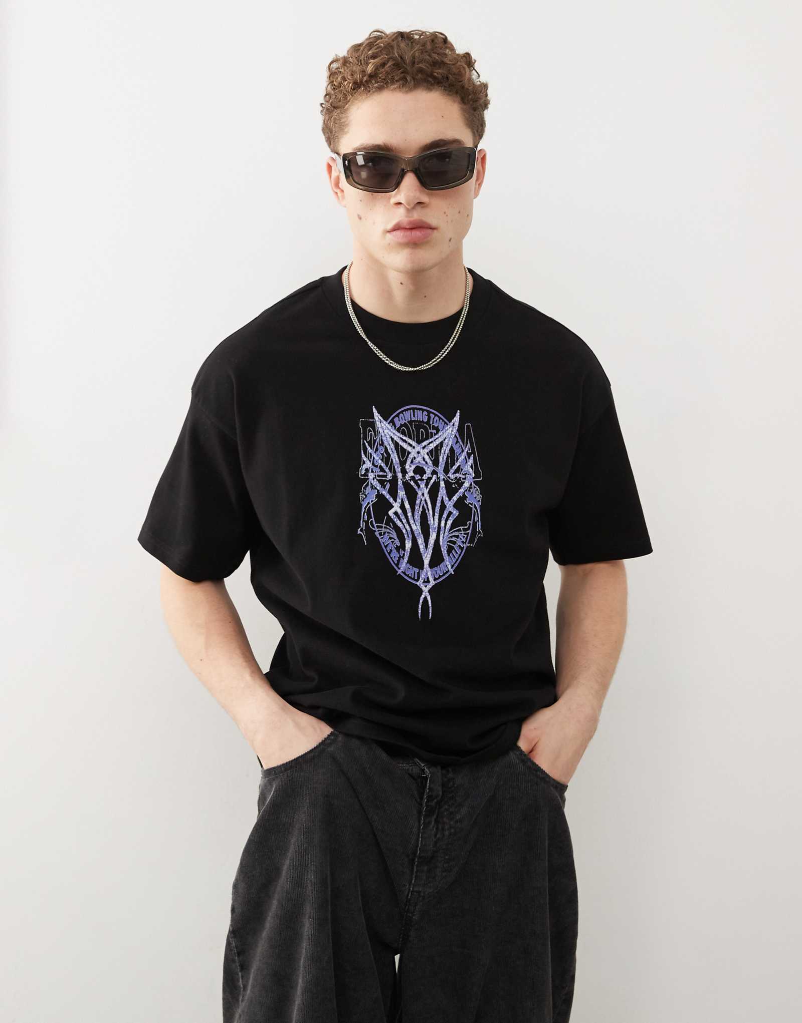 Отличная футболка свободного покроя для буднего дня с графическим принтом черного цвета 6890₽