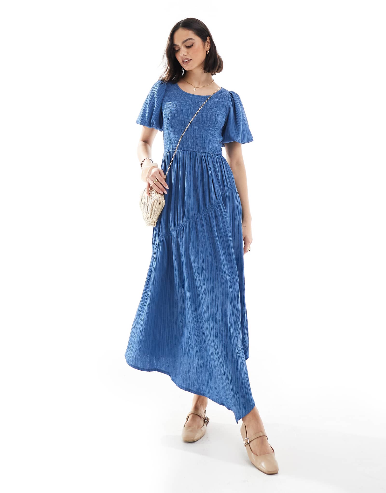 Поношенное платье миди с пышными рукавами синего цвета 7390₽