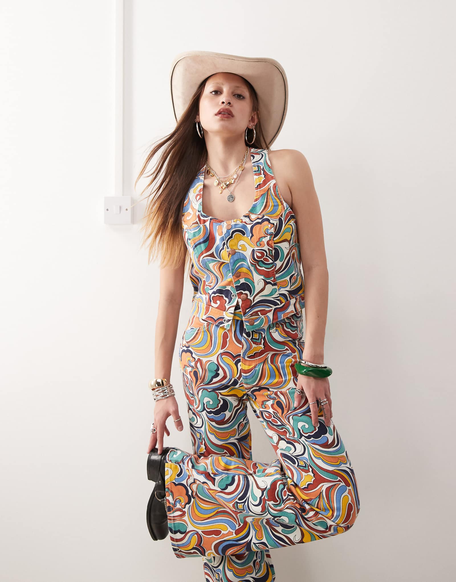 Джинсовый укороченный топ Wrangler с ярким принтом 70-х годов - часть комплекта 12090₽