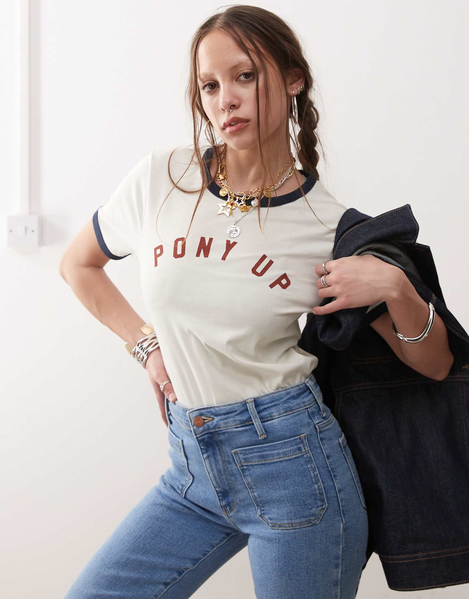 Футболка ringer с принтом Wrangler pony up винтажного белого цвета 6490₽