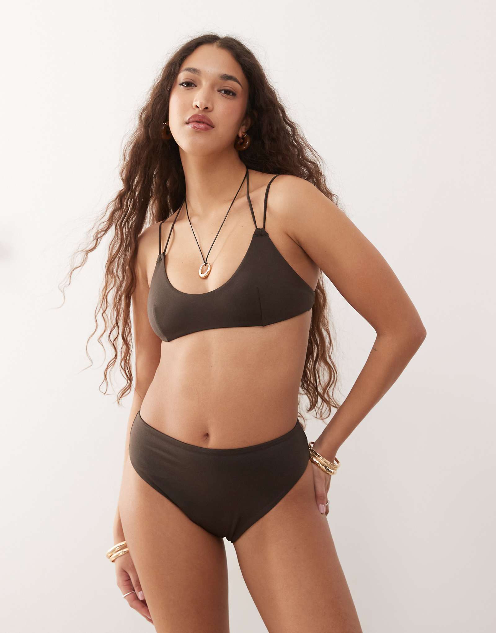 Повседневные бразильские плавки-бикини с высокой талией темно-коричневого цвета 5690₽