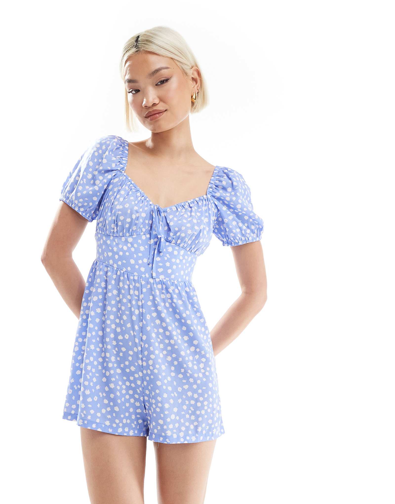 Комбинезон для девочки-доярки по средам синего цвета 4390₽