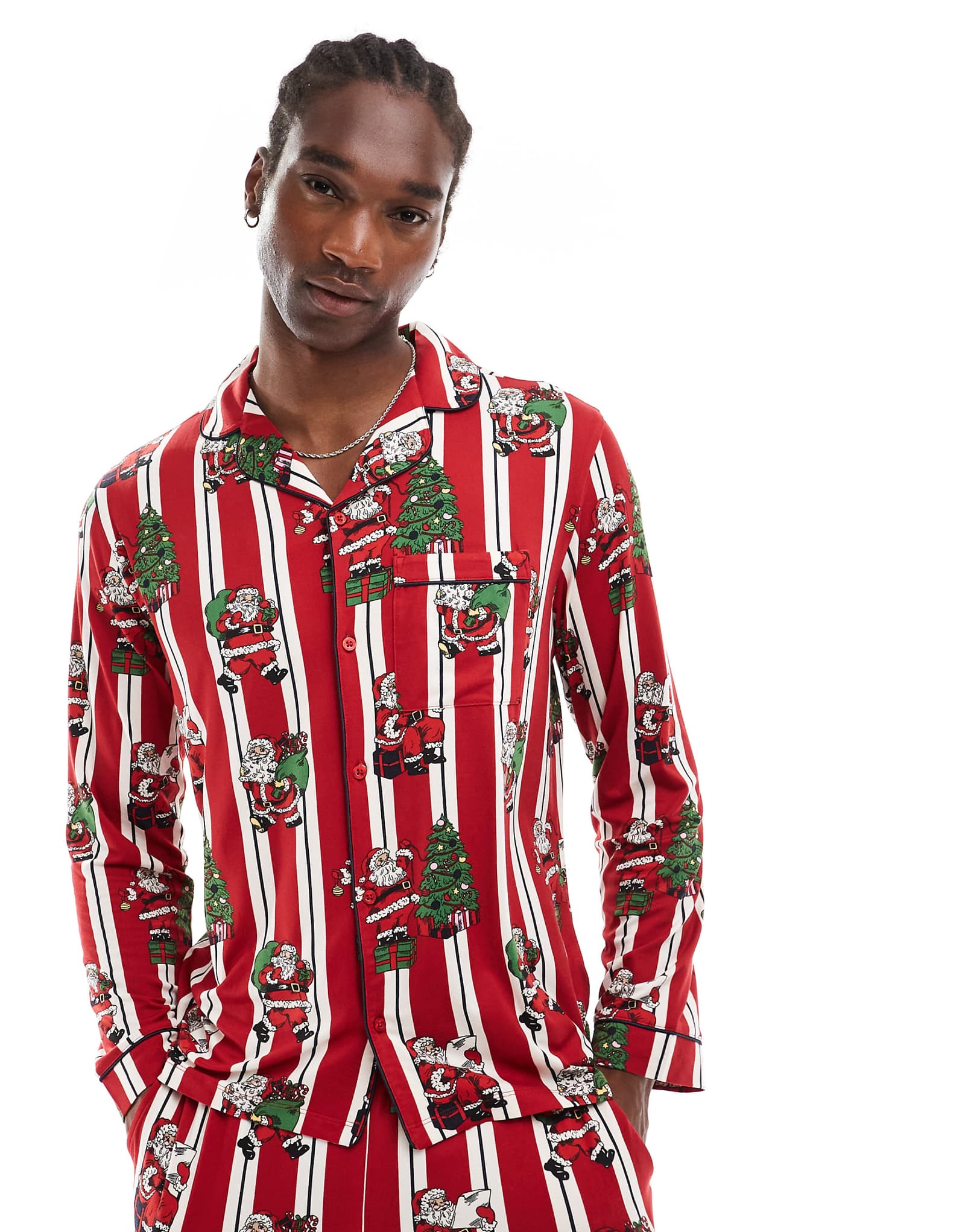 Пижамный комплект Chelsea Peers poly Christmas His -Hers с длинными рукавами и брюками в винтажную полоску с принтом Санта Клауса 16090₽