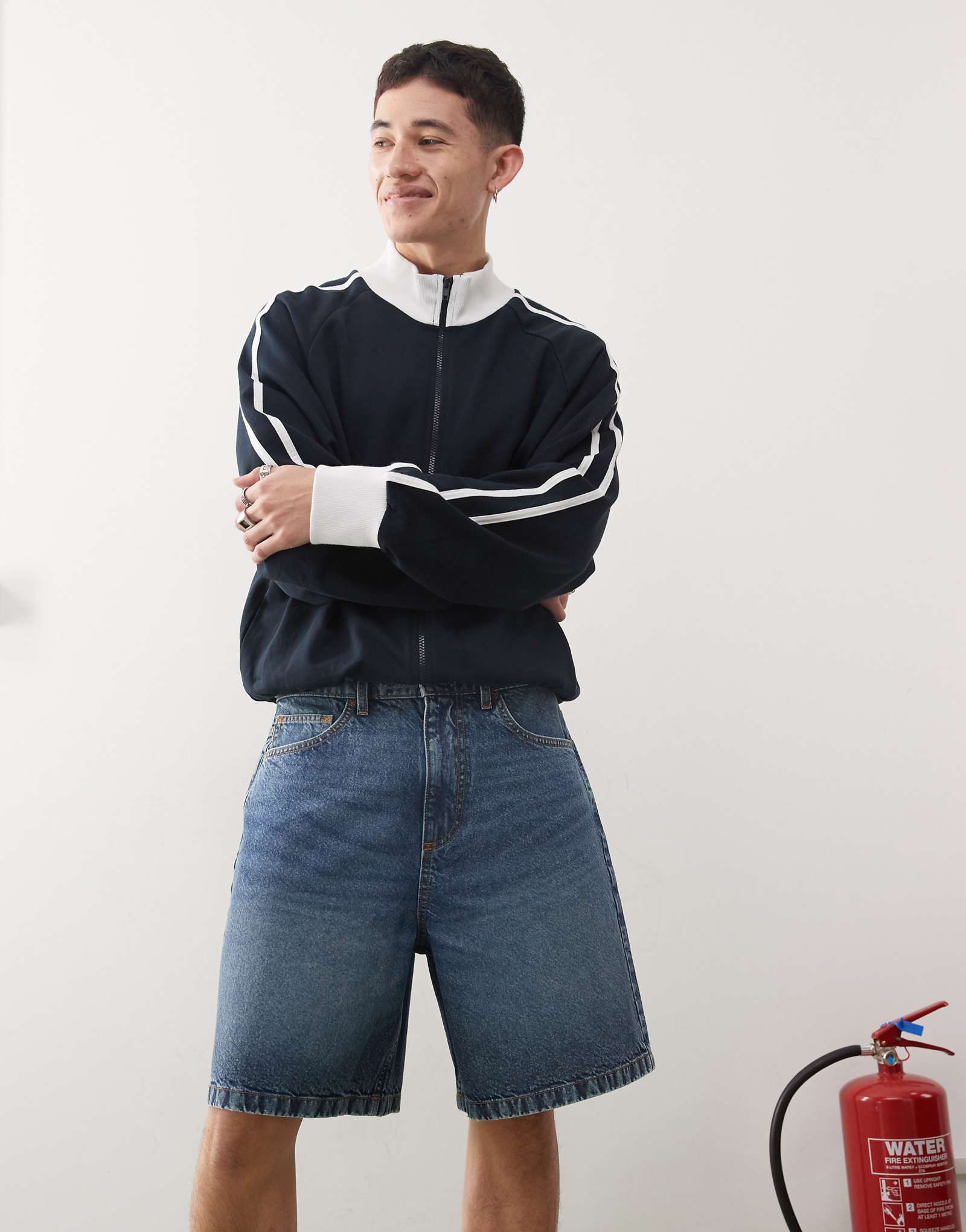 Шорты COLLUSION X004 со средней посадкой в средней полосе 8190₽