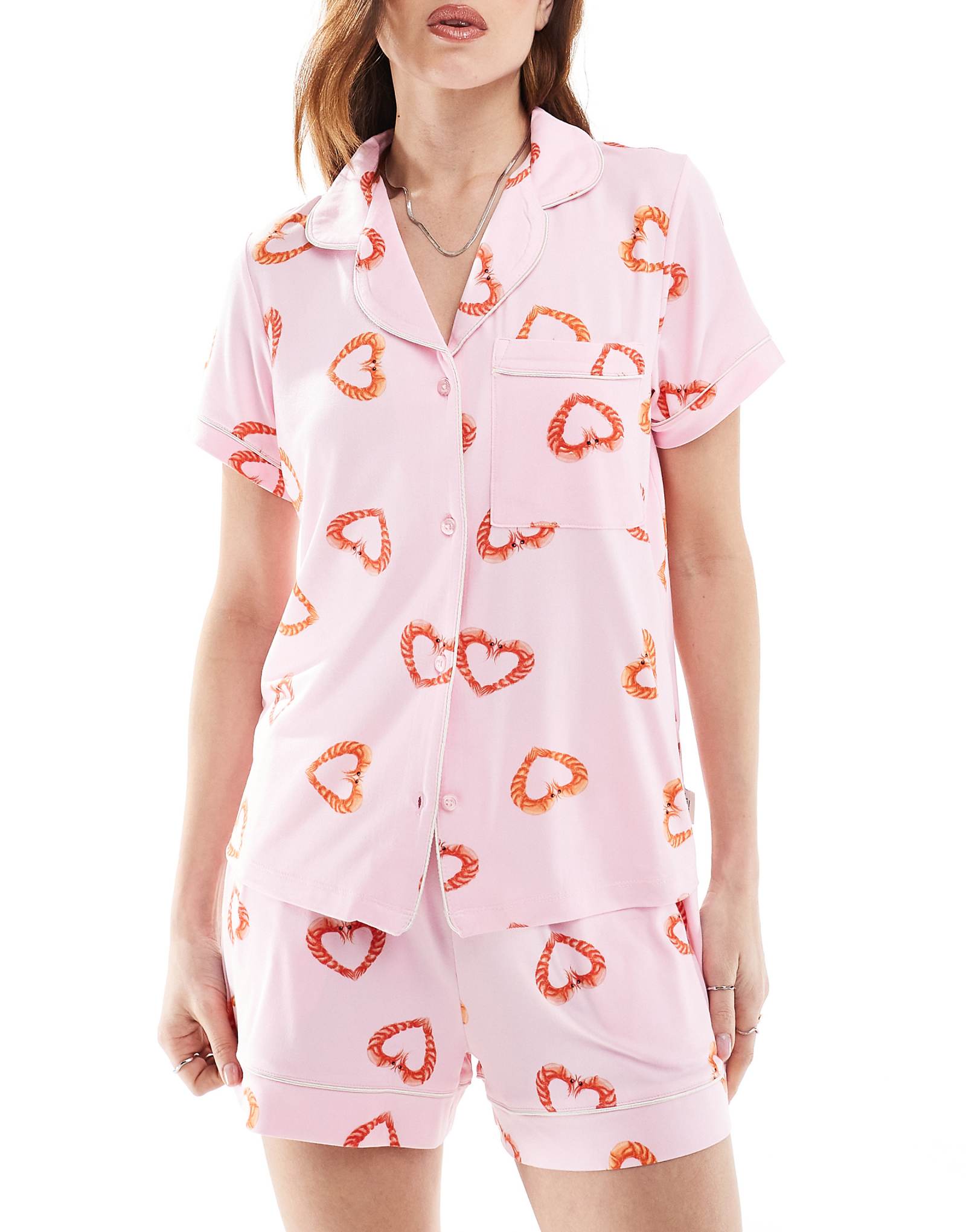 Футболка Chelsea Peers poly с коротким рукавом revere и шорты с принтом в виде сердечек