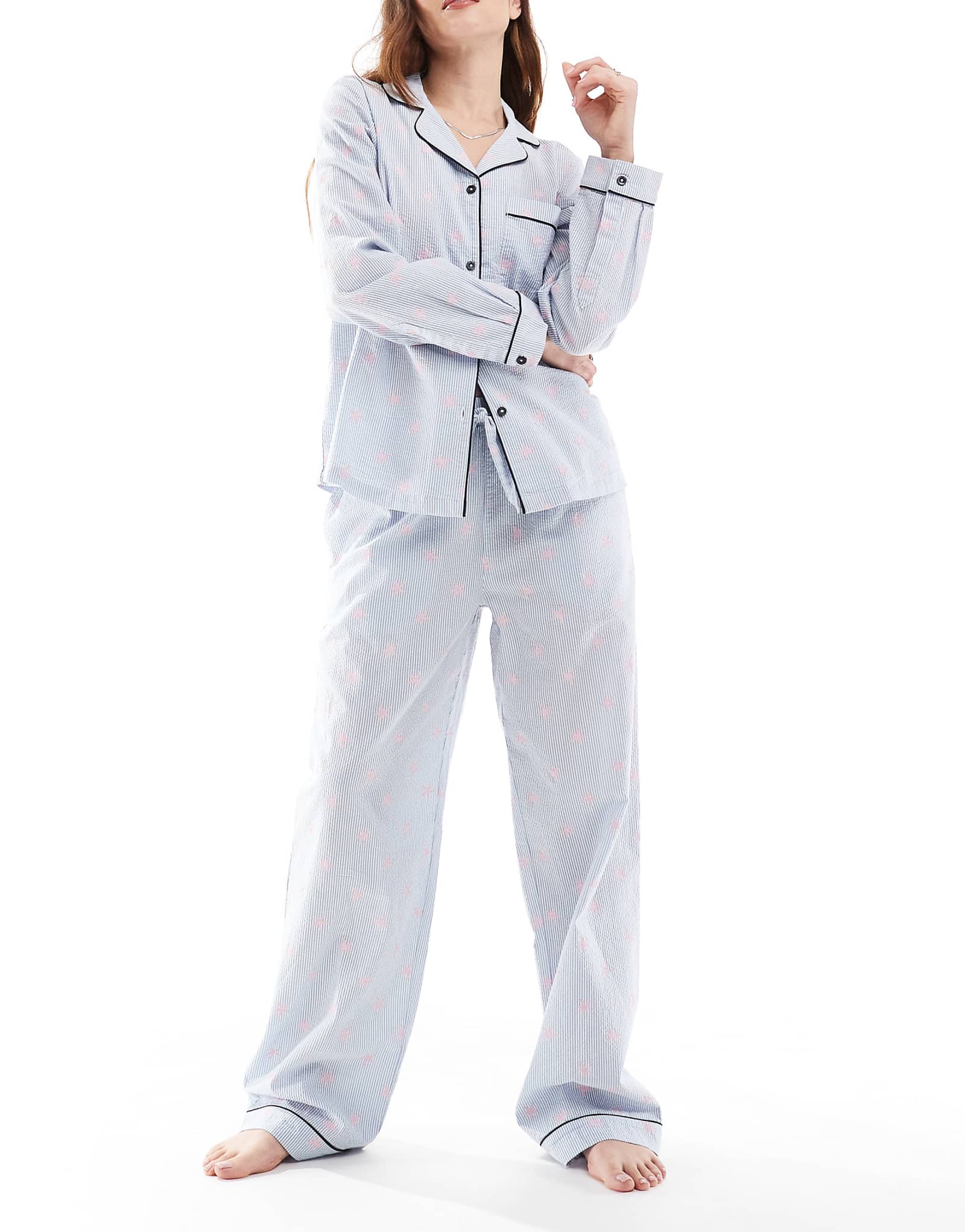 Рубашка и брюки Chelsea Peers seersucker с длинным рукавом в полоску и принтом в виде морских звезд