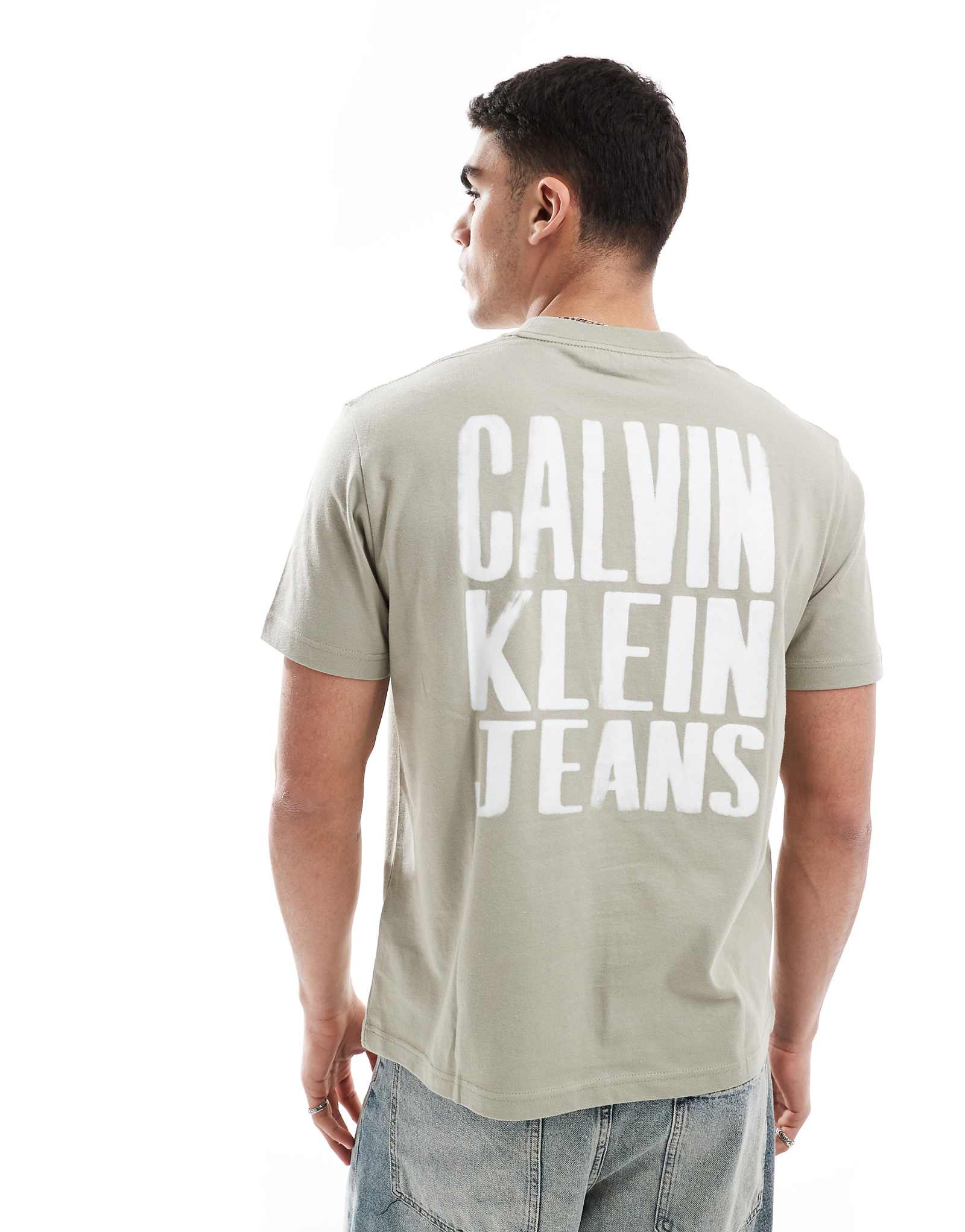 Футболка с логотипом Calvin Klein Jeans с принтом на спине из камня