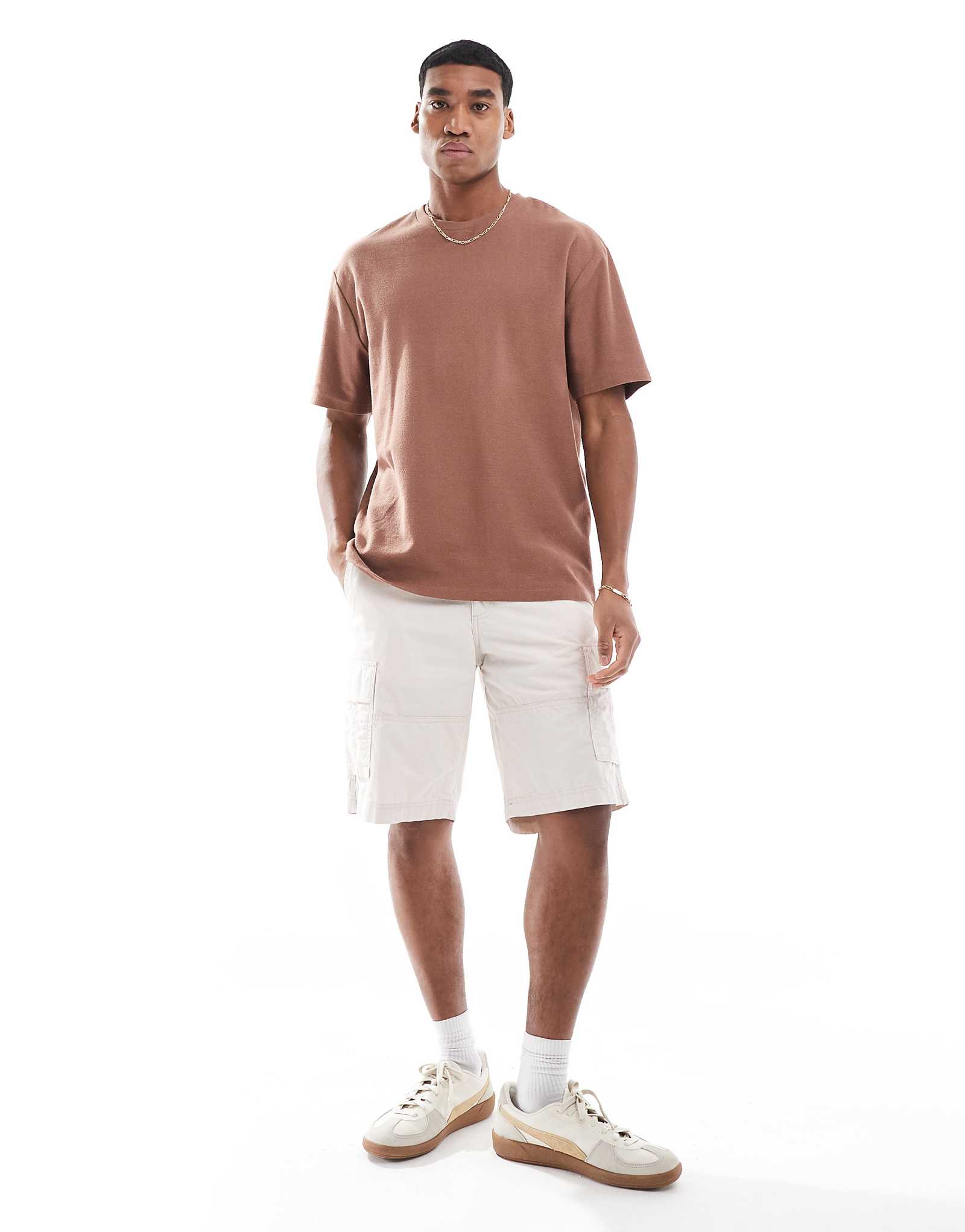 Короткие брюки-карго свободного покроя от Jack -Jones темно-белого цвета 5190₽