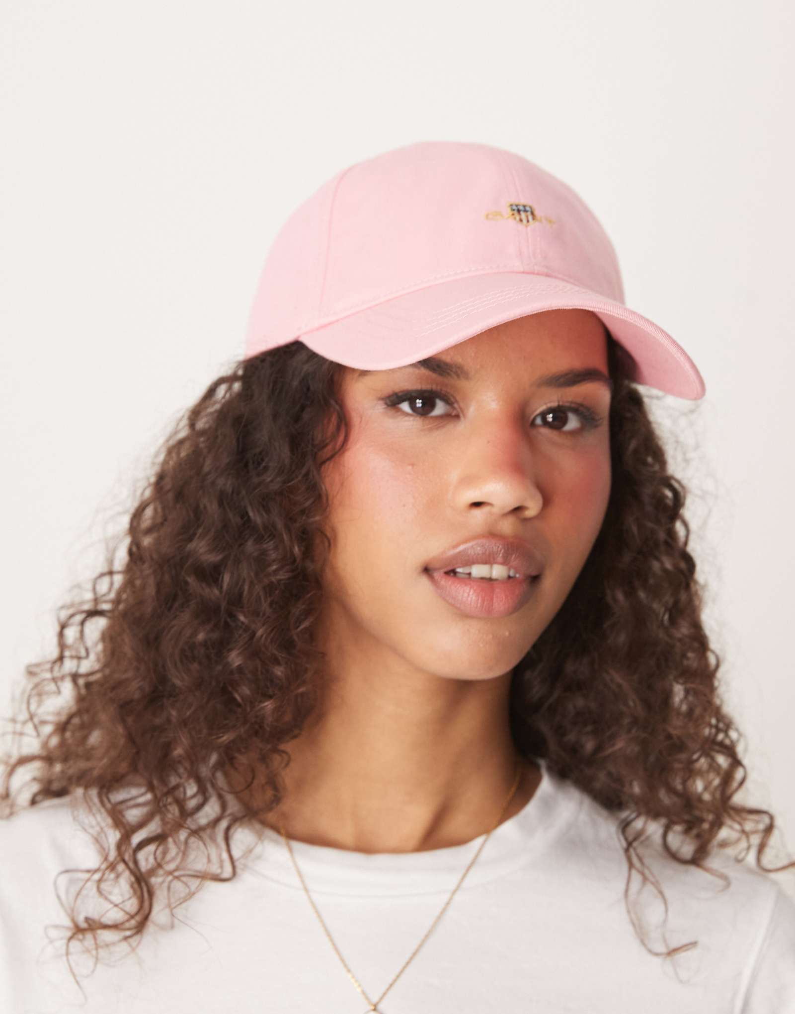 Бейсболка из хлопчатобумажной саржи с логотипом GANT shield розового цвета 10190₽