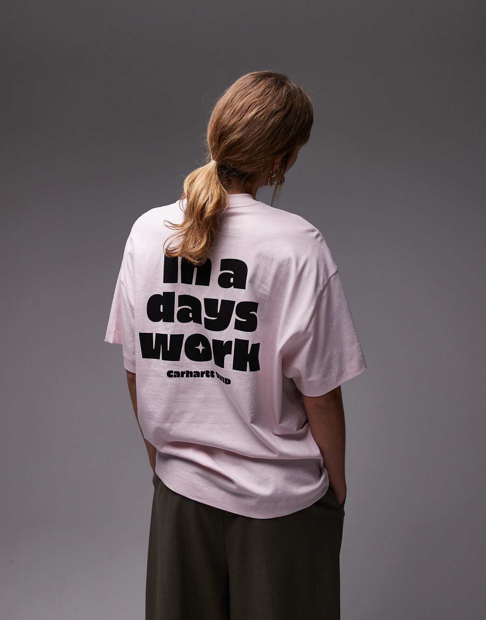 Розовая футболка Carhartt WIP day off с принтом сзади 9190₽