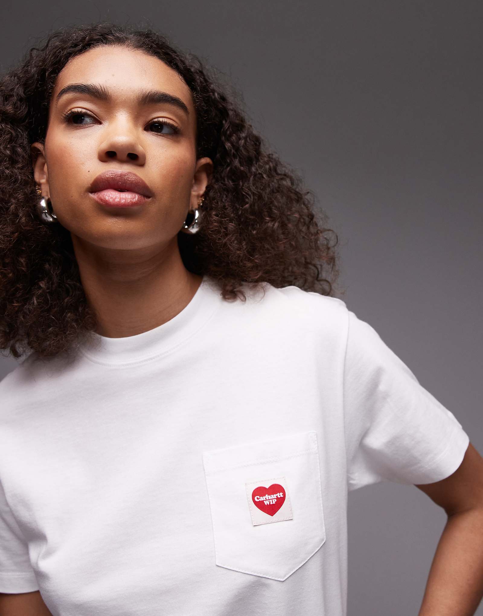 Футболка с логотипом Carhartt WIP pocket heart белого цвета 9090₽