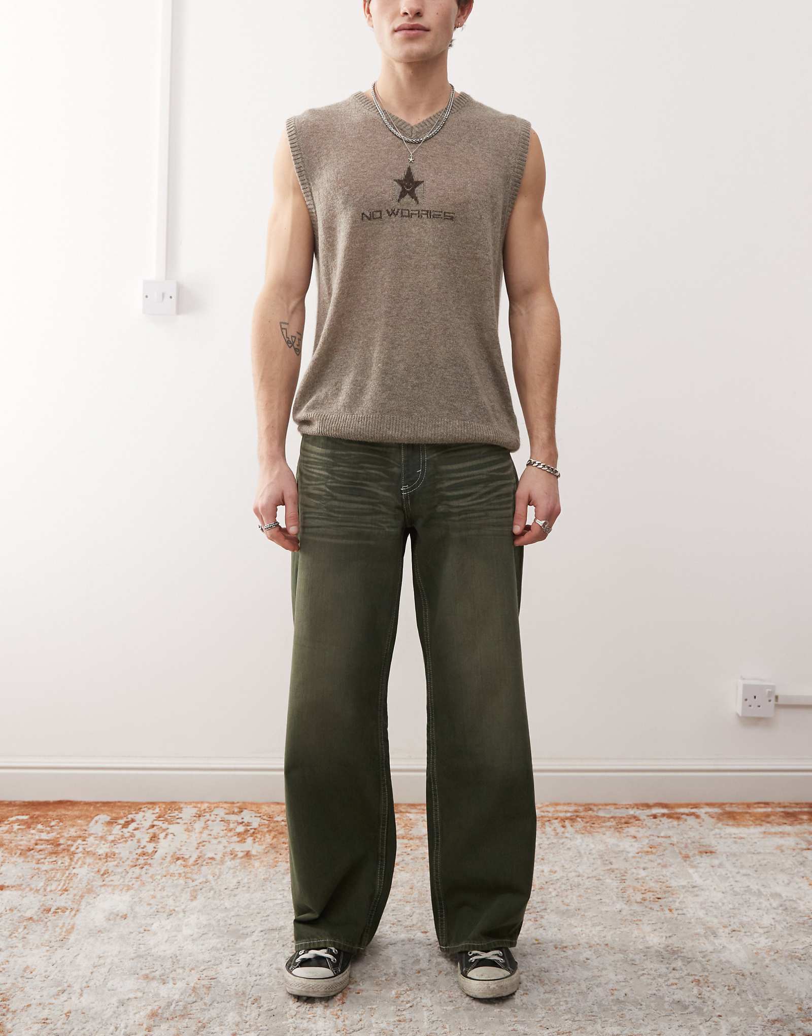 Дешевые свободные мешковатые джинсы Monday черного цвета с зеленым отливом