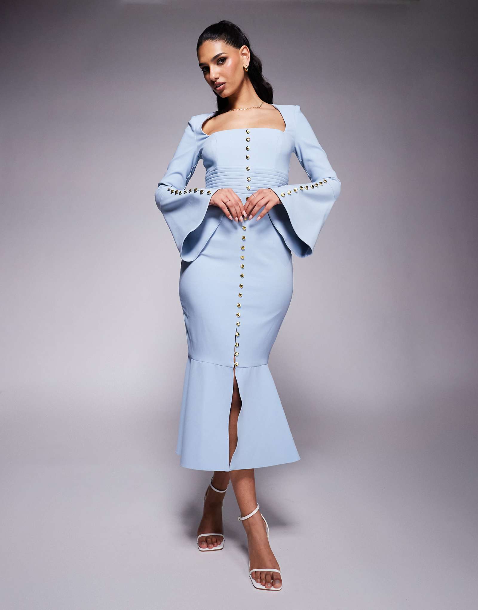 Роскошное светло-голубое миди-платье Alice boucle с квадратным вырезом и микро-розочками на пуговицах