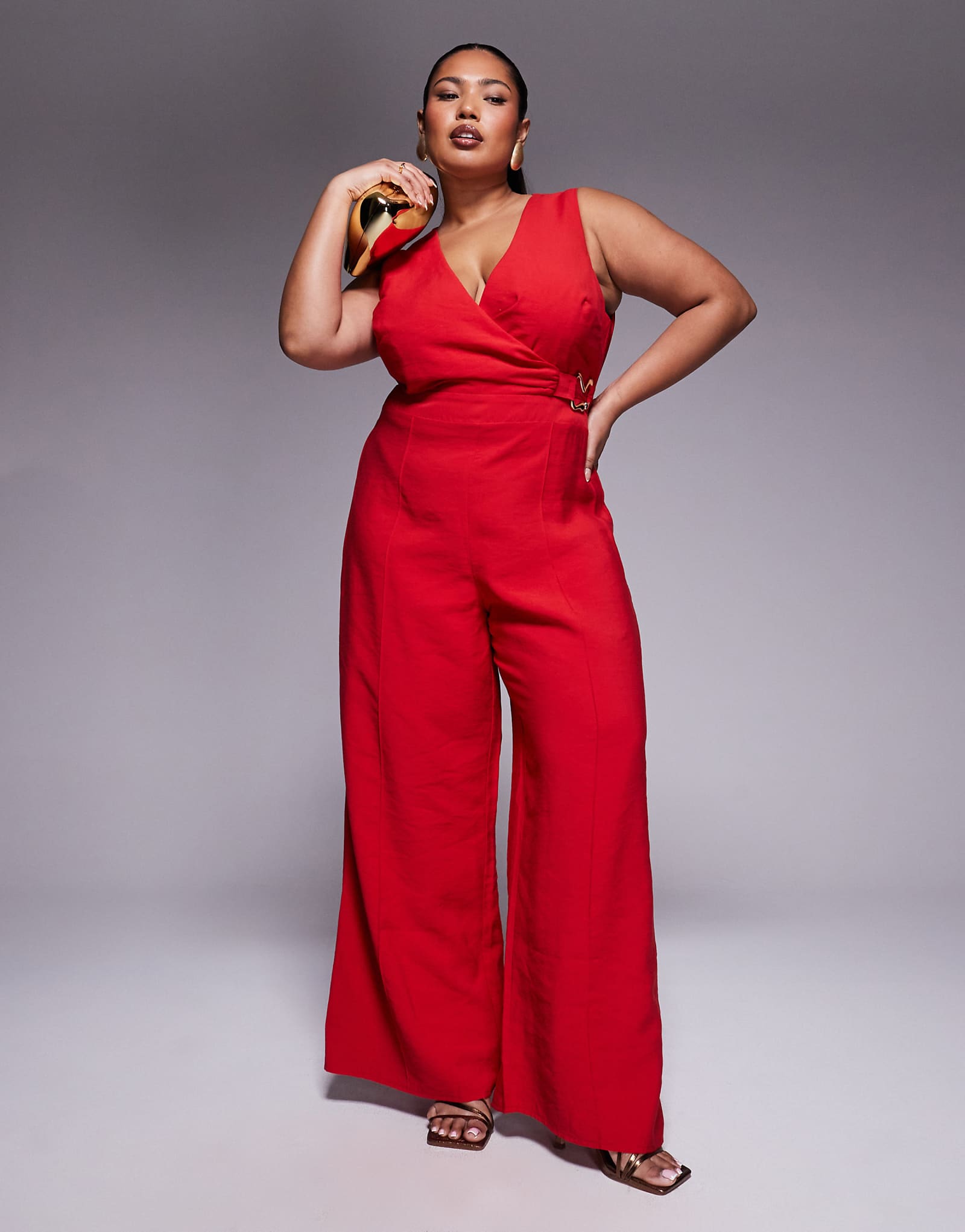 Комбинезон ASOS DESIGN с округлым вырезом спереди и пряжкой красного цвета 9790₽