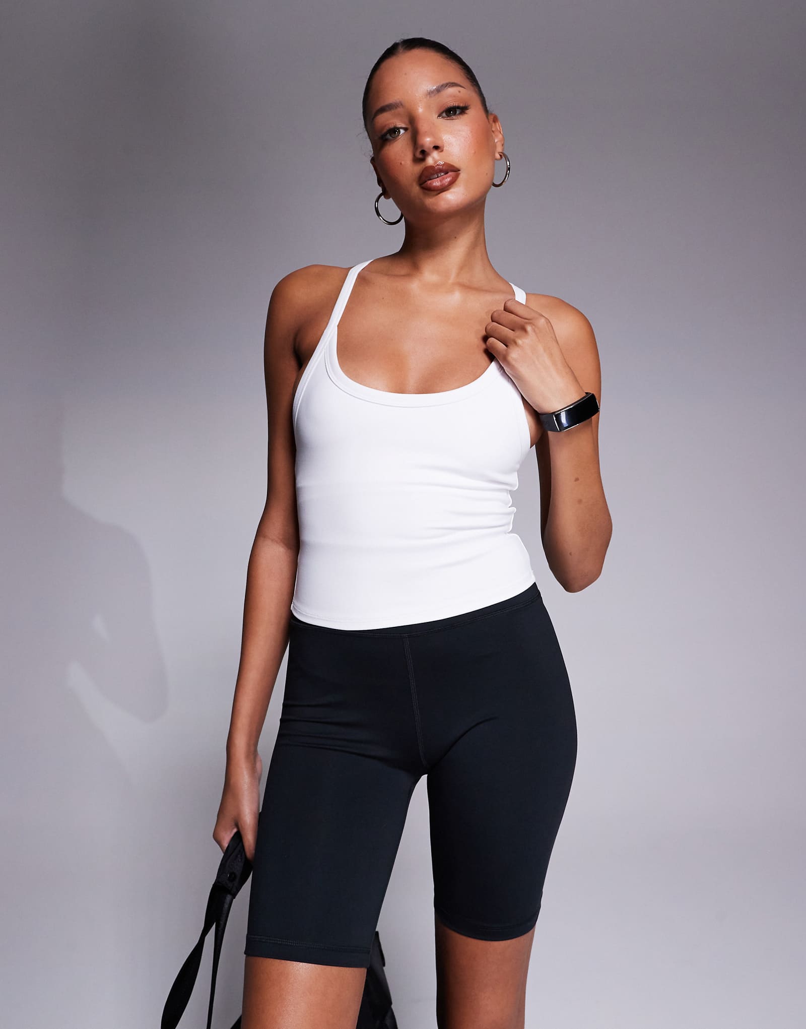 4505 Icon Майка для йоги soft touch с внутренним бюстгальтером белого цвета 5690₽