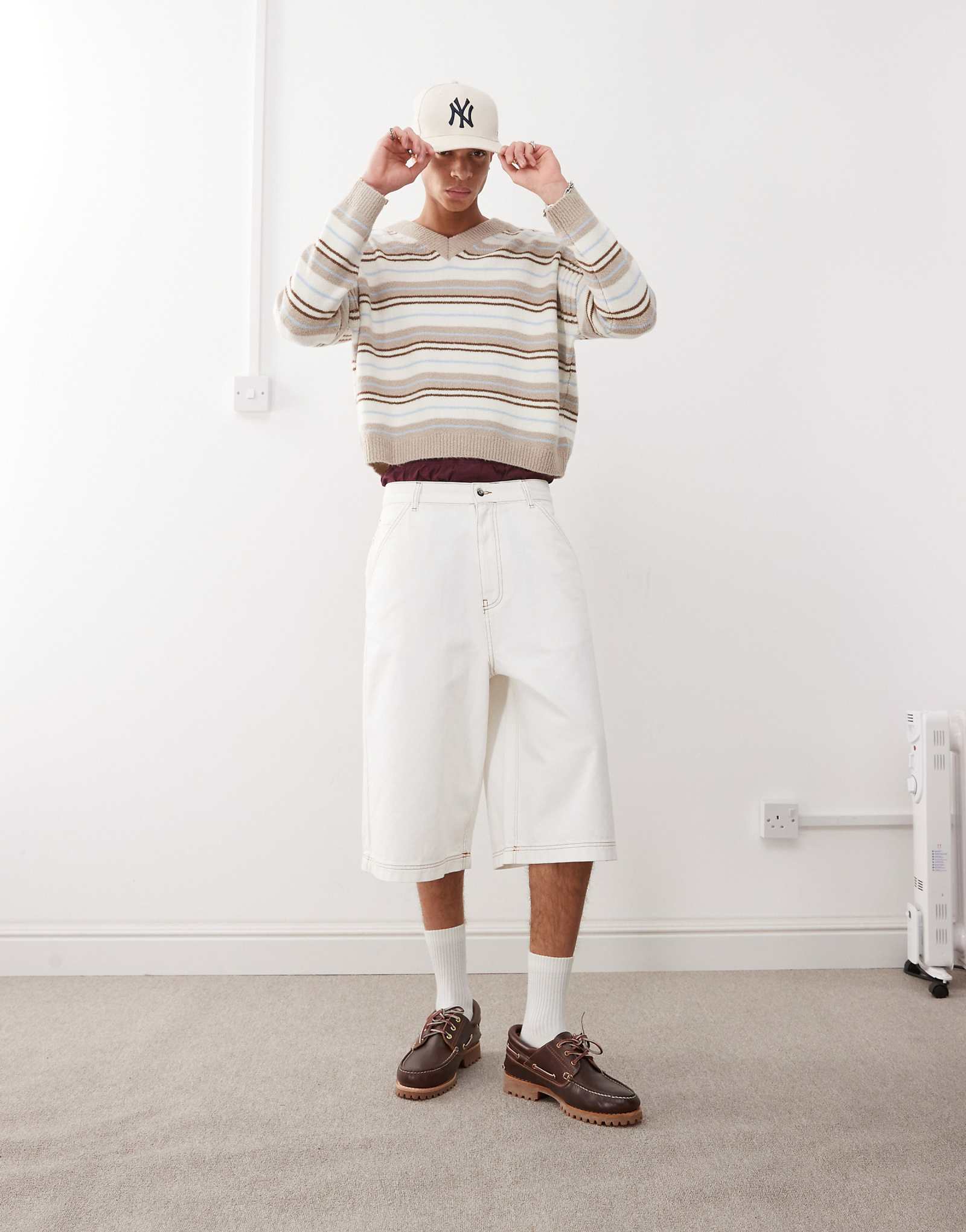 СГОВОР с низкими мешковатыми брюками бежевого цвета 9790₽