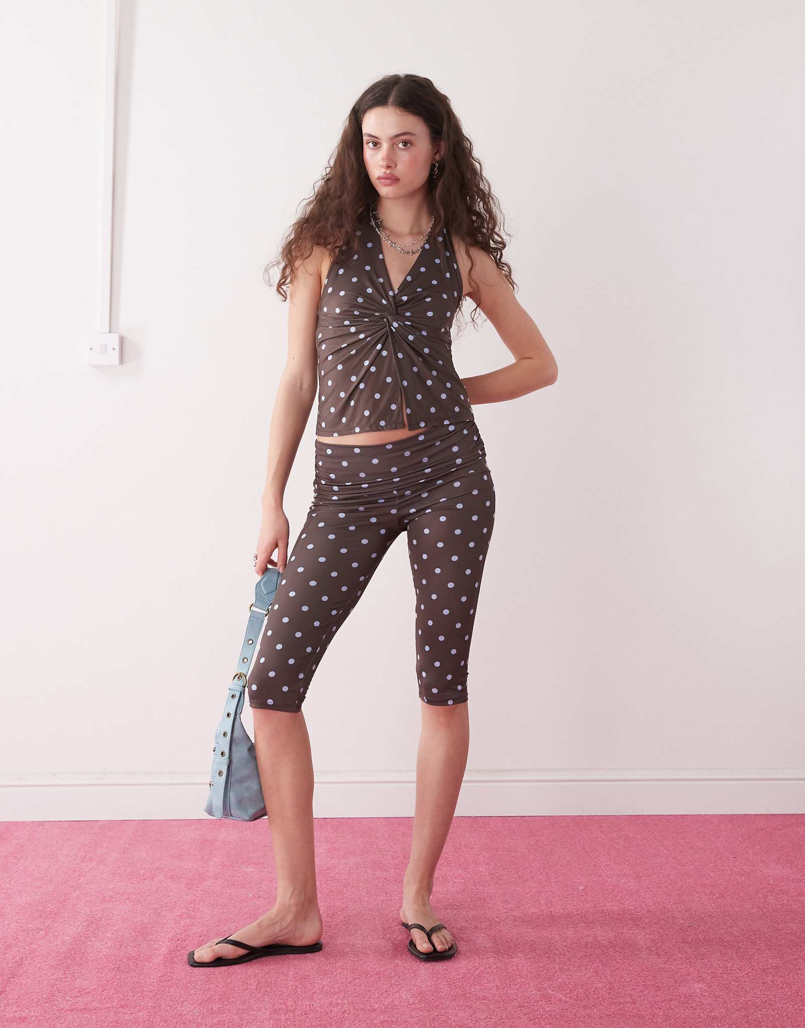 Капри для йоги COLLUSION в горошек коричневого цвета 8790₽