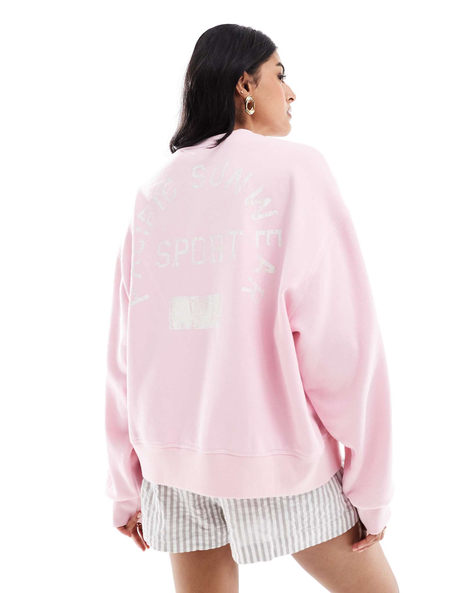 Свитер с круглым вырезом и спортивным слоганом Pacsun розового цвета 9590₽