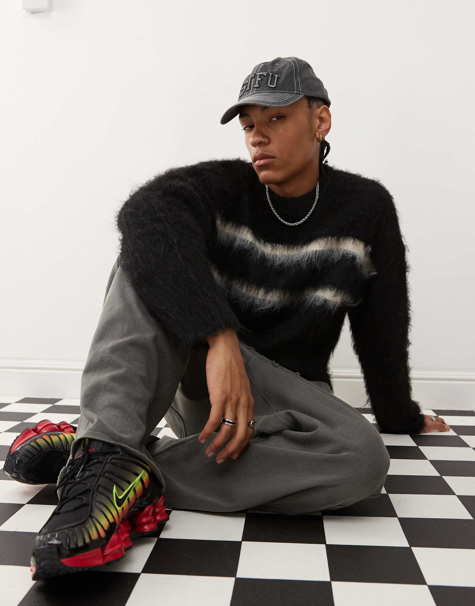 Вязаный свитер из искусственного мохера The Ragged Priest с белыми полосками черного цвета