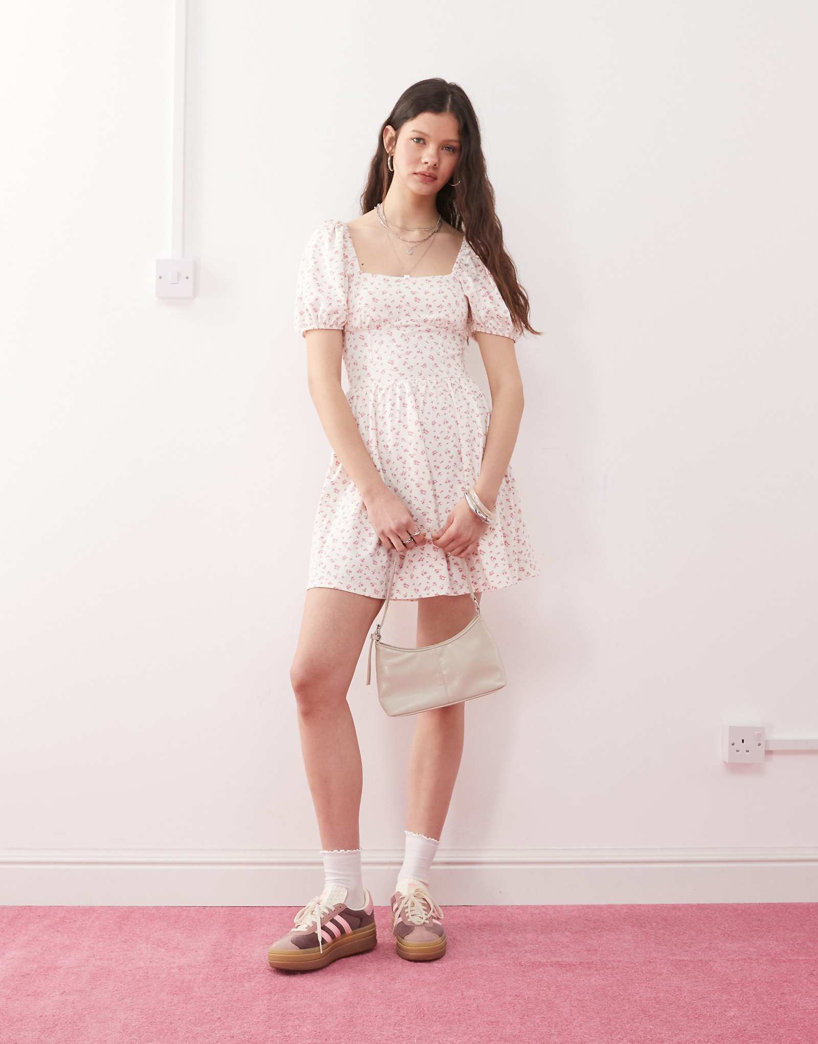 Мини-платье Miss Selfridge milkmaid с пышными рукавами и легким нежным цветочным принтом 5590₽