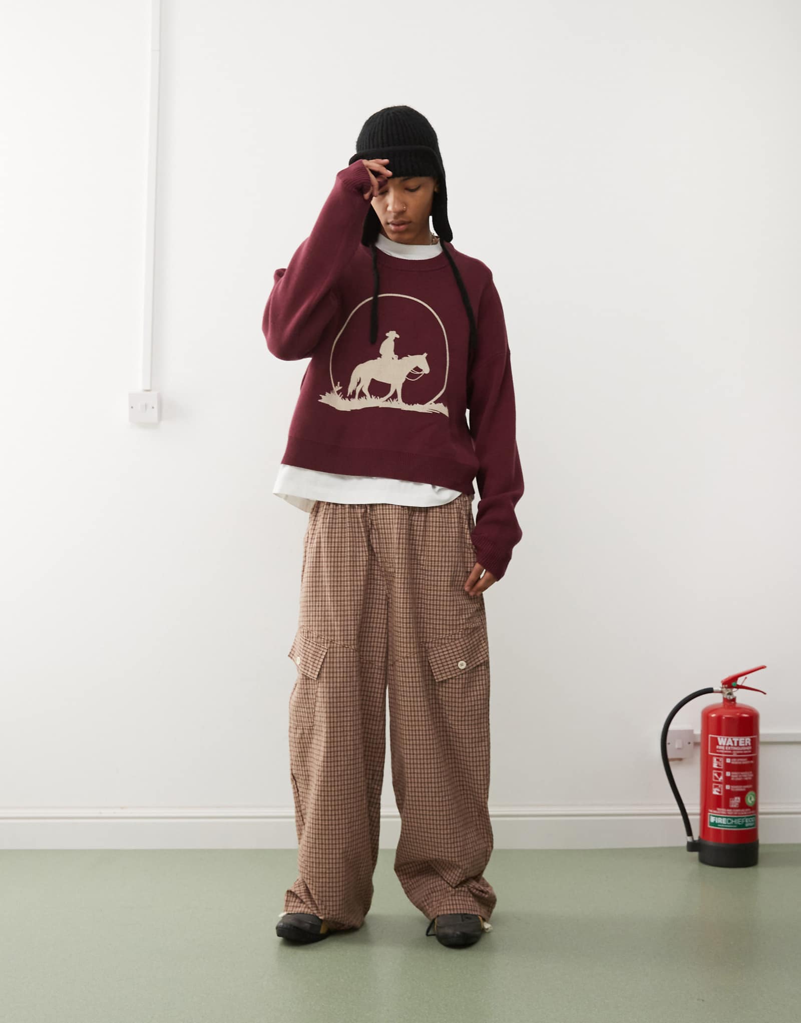 Ковбойский свитер Pacsun с высоким воротом бордового цвета 19890₽