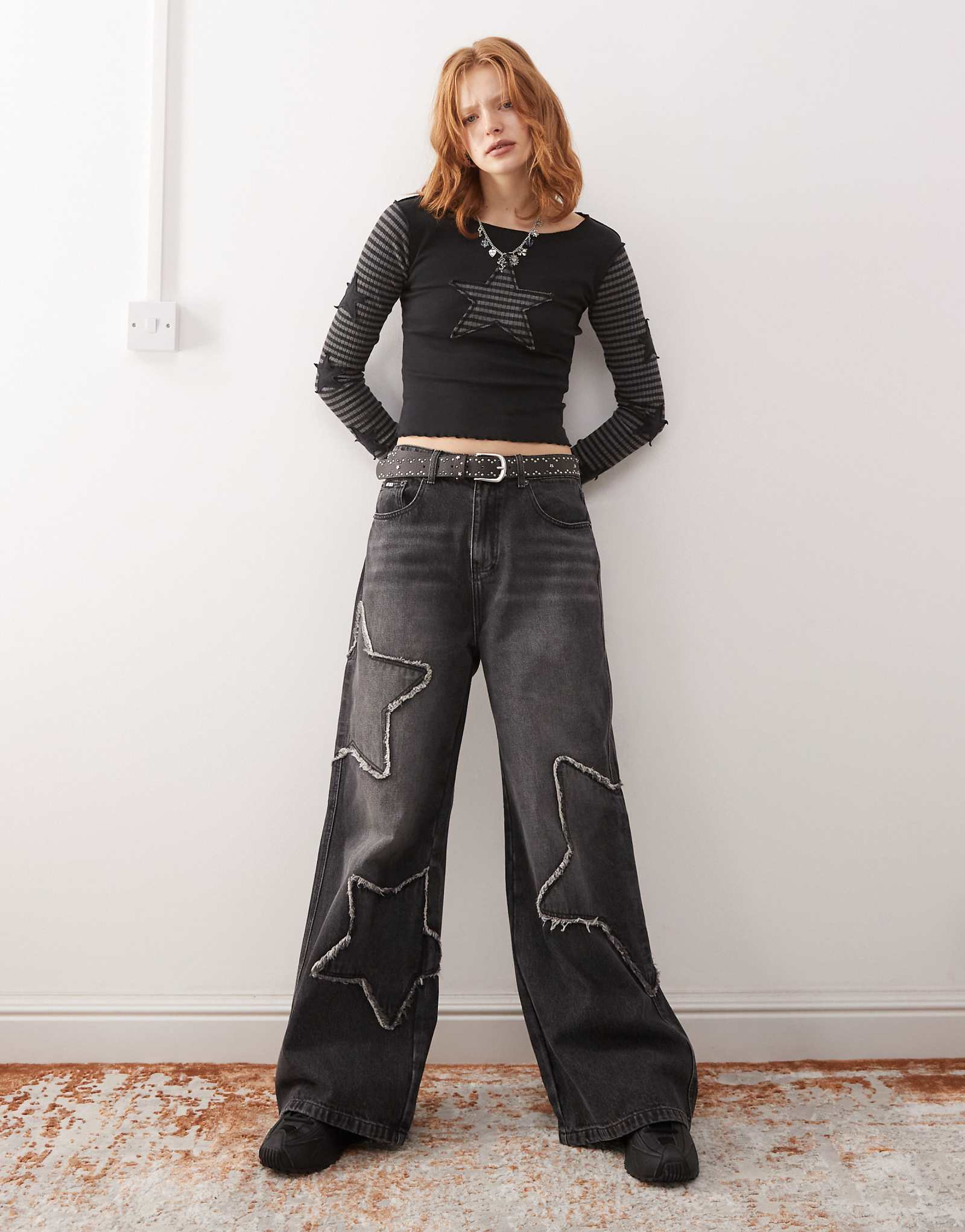 Мешковатые джинсы Minga London с рисунком звезды черного цвета, которые были постираны после стирки