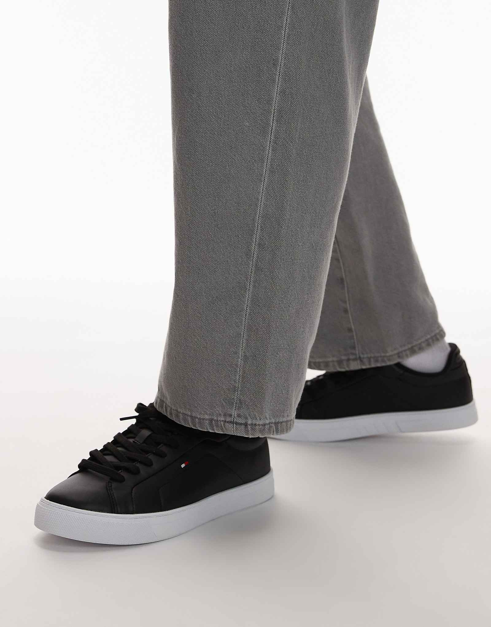 Кожаные кроссовки-лодочки Tommy Hilfiger icon черного цвета 26990₽