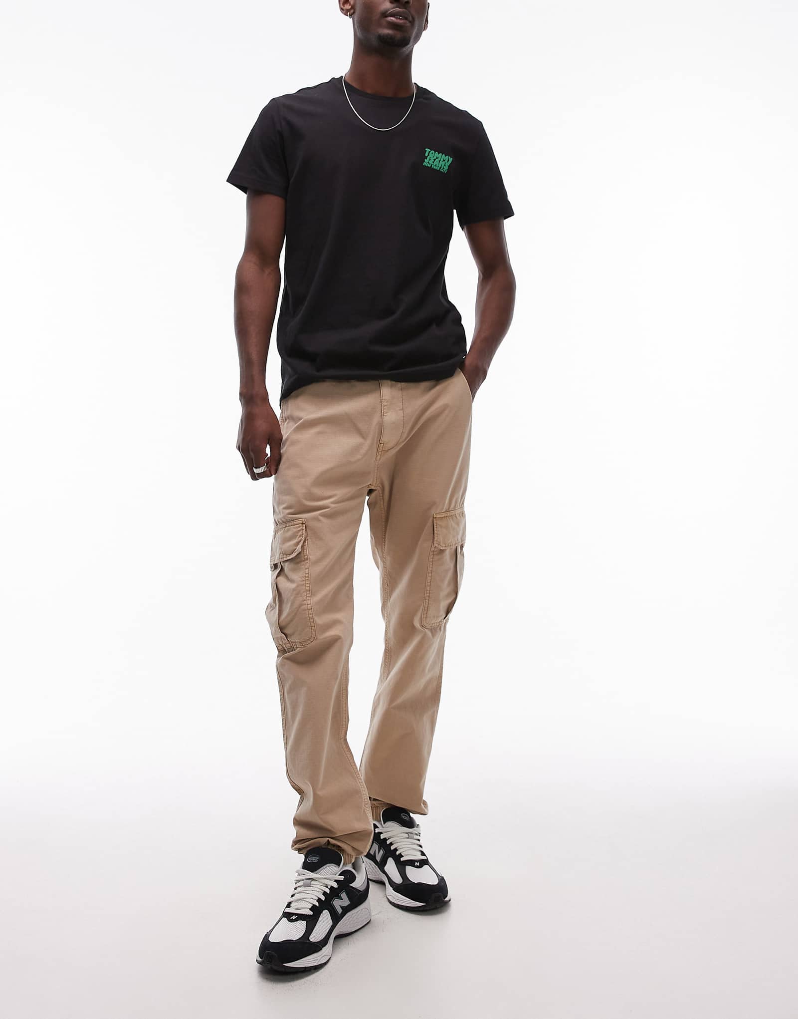 Прямые брюки-карго Tommy Jeans Ryan бежевого цвета 11890₽