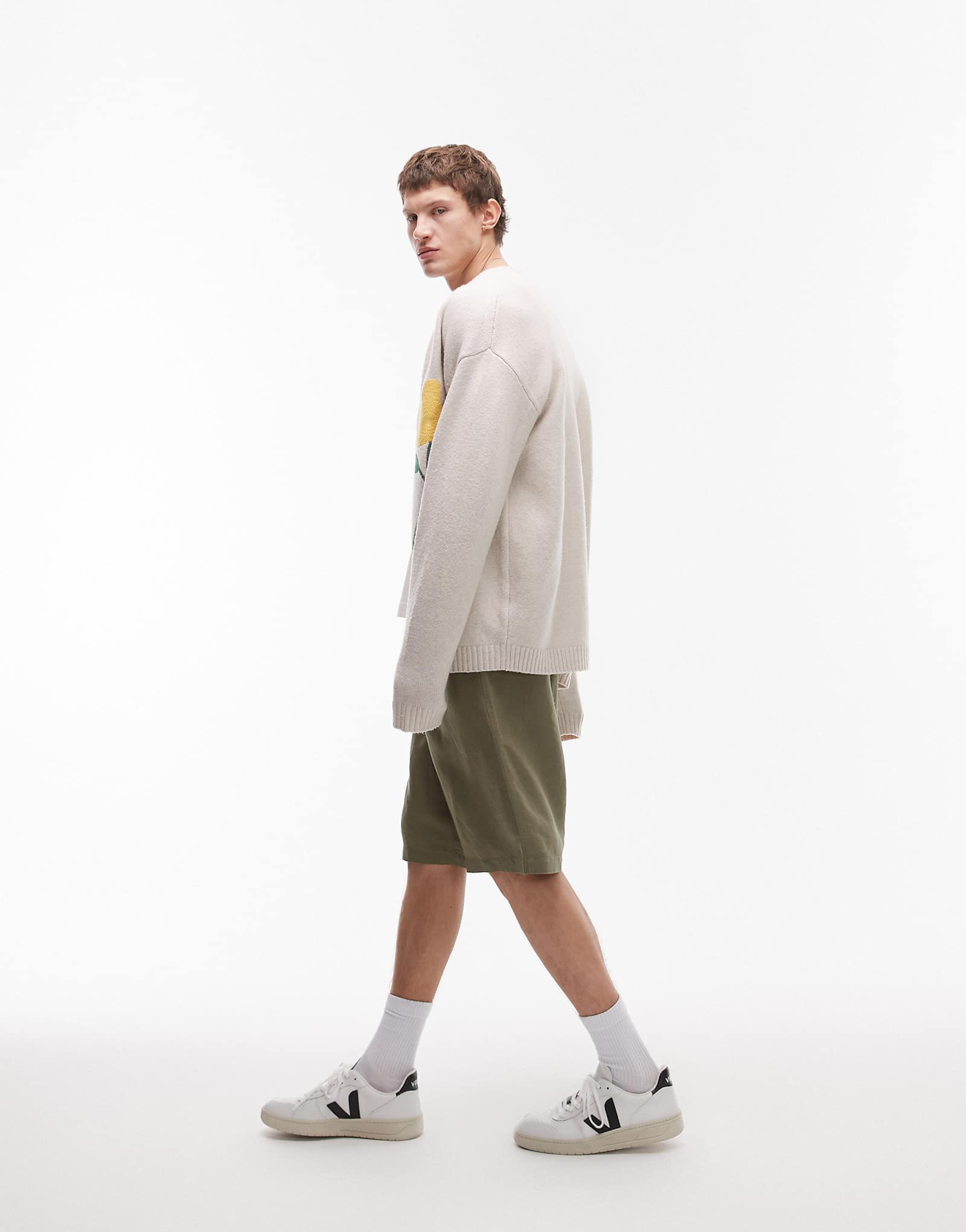 Короткие льняные брюки Topman с широкими штанинами цвета хаки 7290₽