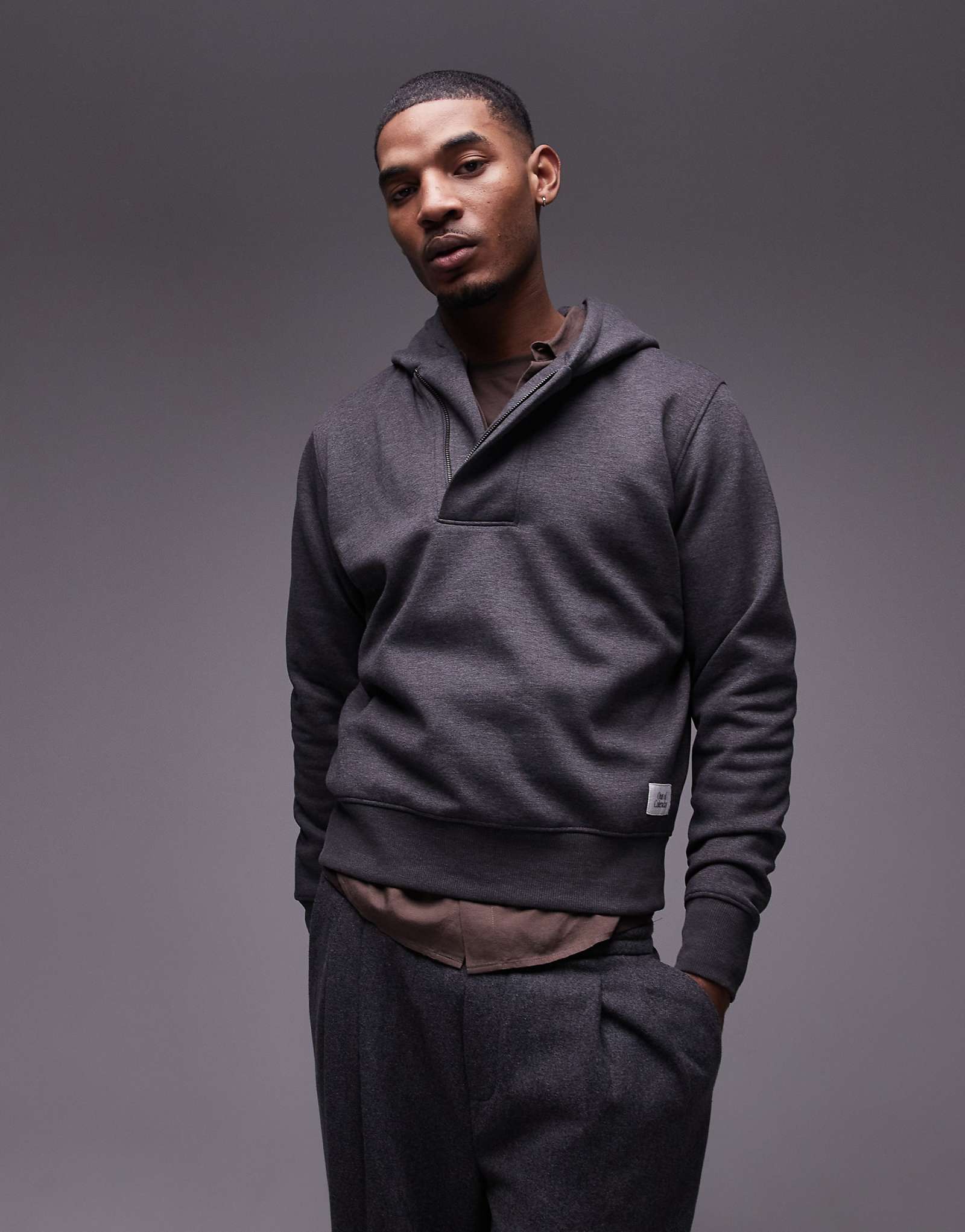 Толстовка с капюшоном Mango на молнии цвета древесного угля 9290₽