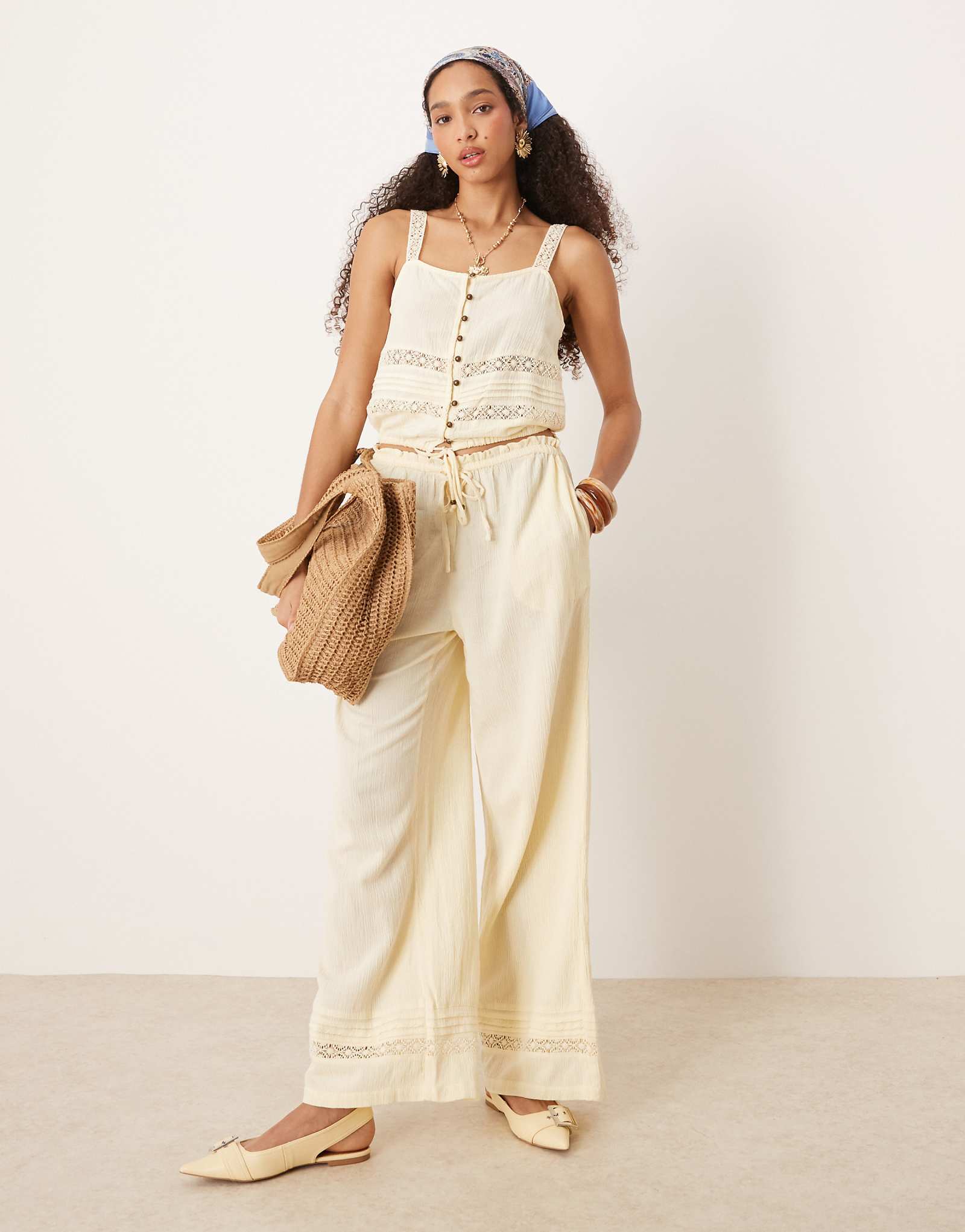 Брюки в складку River Island светло-желтого цвета - часть комплекта 5390₽