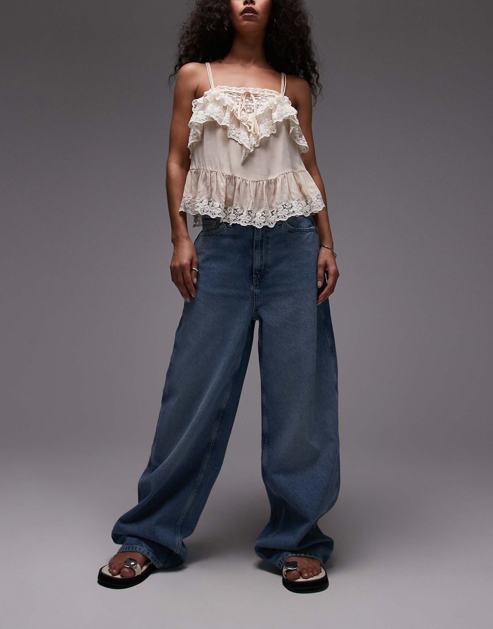 Свободные мешковатые джинсы Mango Camilla синего цвета с застиранной передней частью 12690₽