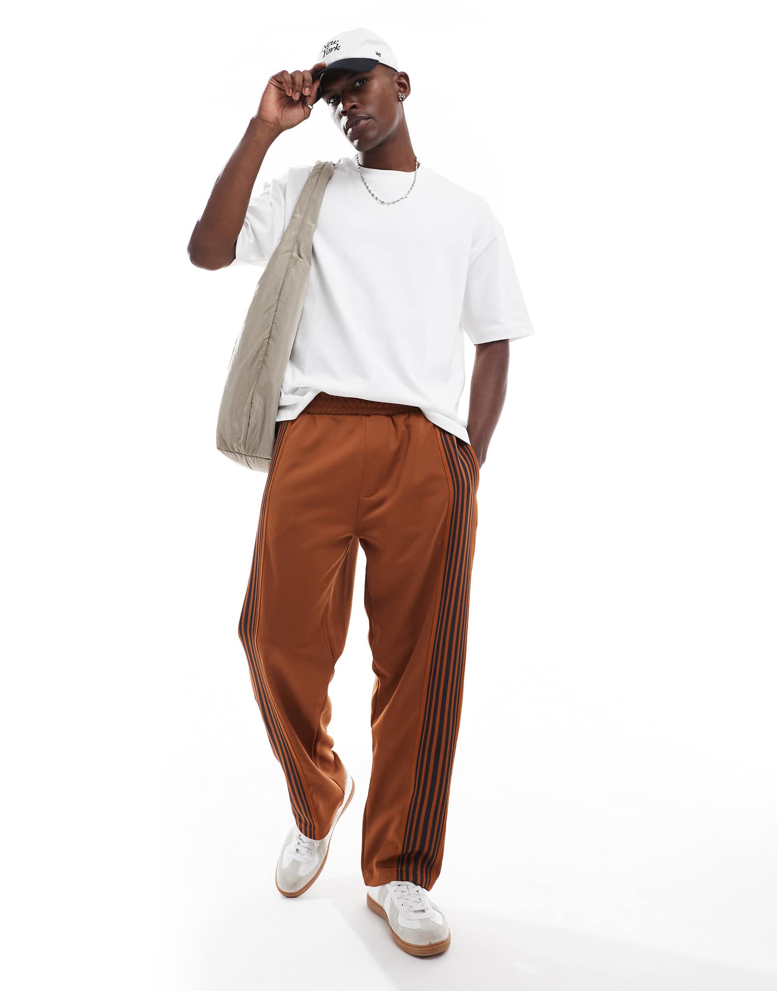 Широкие спортивные брюки в полоску Pull-Bear ярко-оранжевого цвета 6490₽