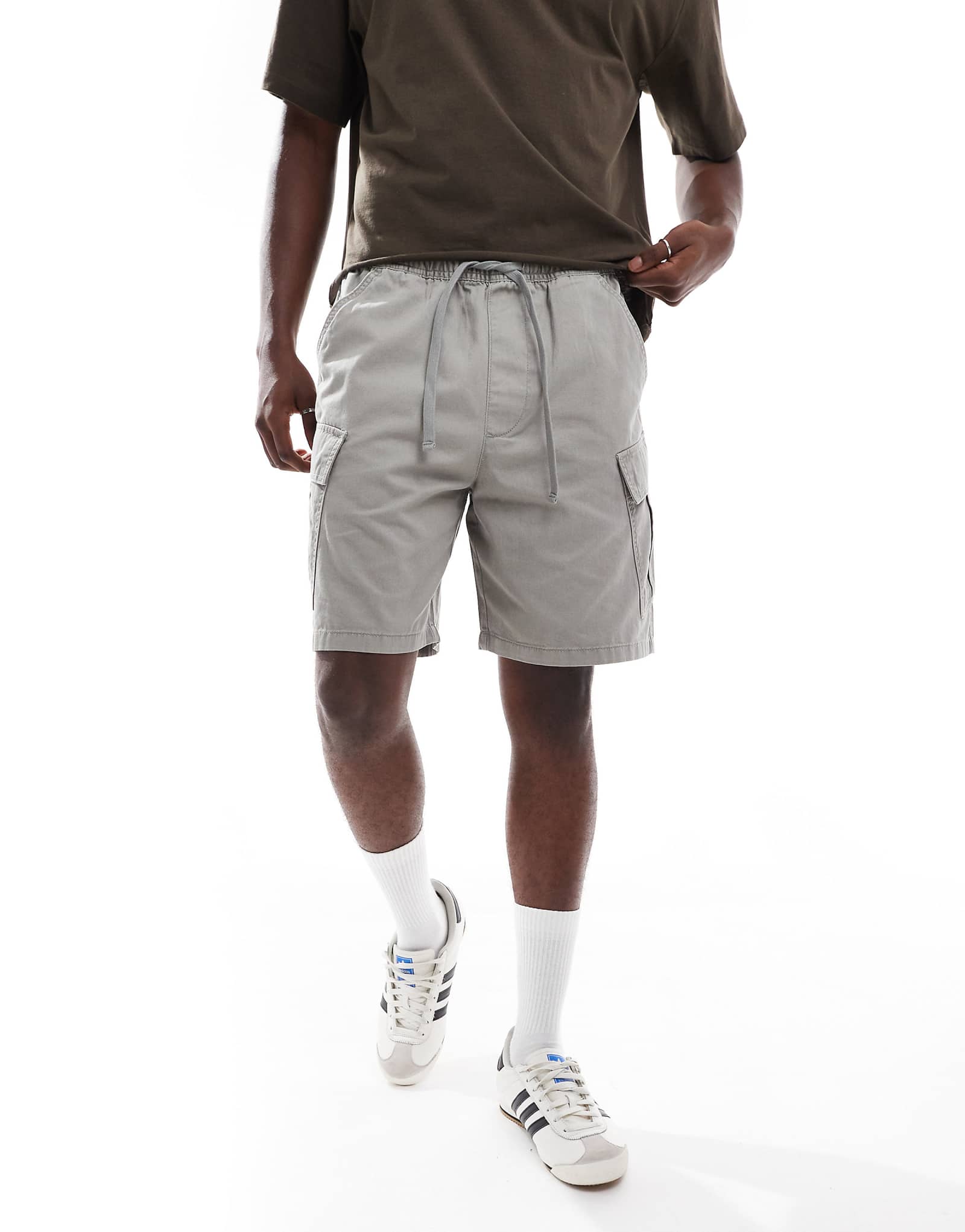 Шорты-карго Pull-Bear серого цвета 7590₽