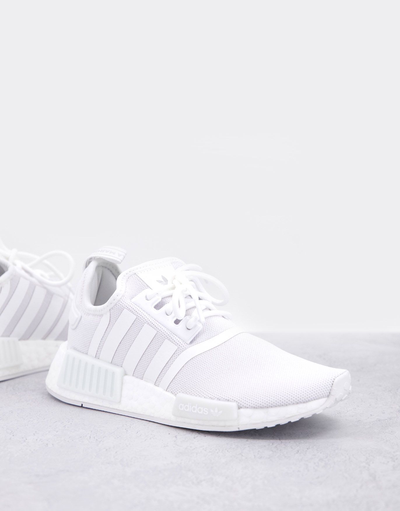 Nmd_r1 triple white online