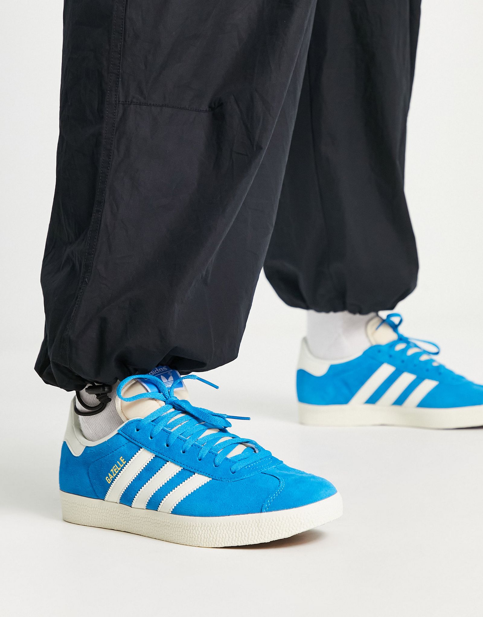 Adidas gazelle blue on feet sales