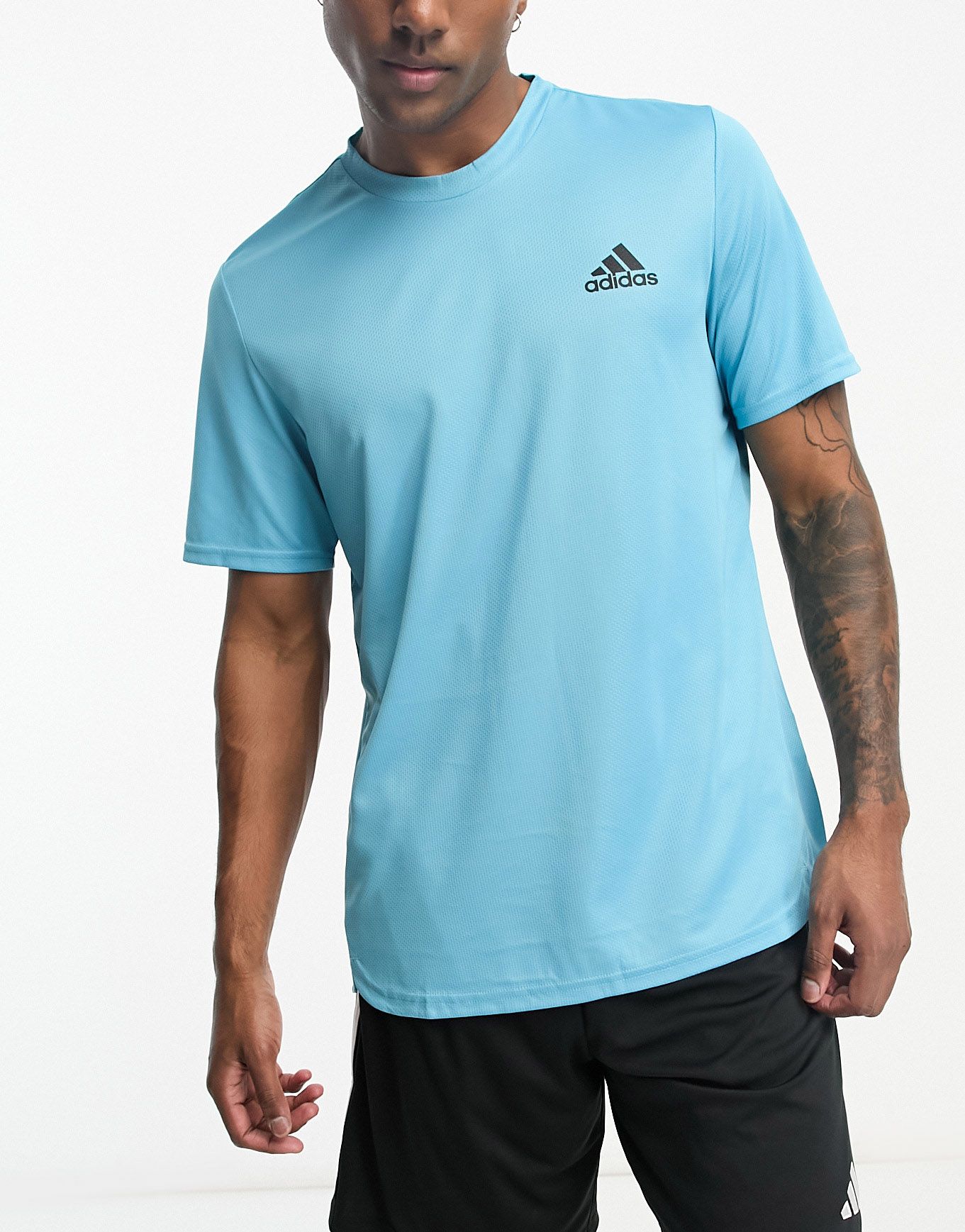 Синяя футболка adidas Training Design for Movement 3690₽