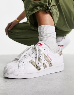Купить Белые кроссовки со змеиным принтом adidas Originals Superstar, цена  14 490 руб — (36534052), США