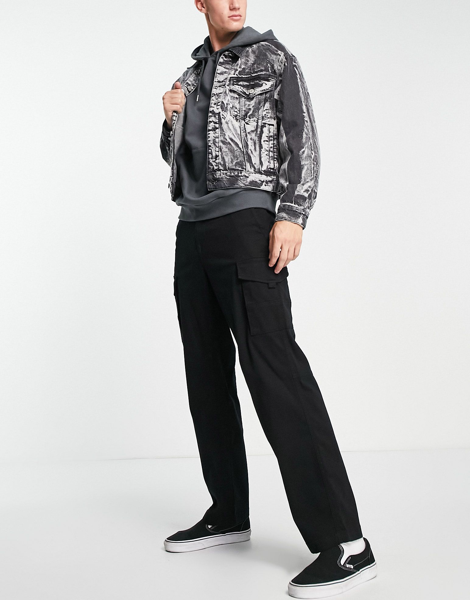 Черные широкие брюки карго ADPT 4090₽