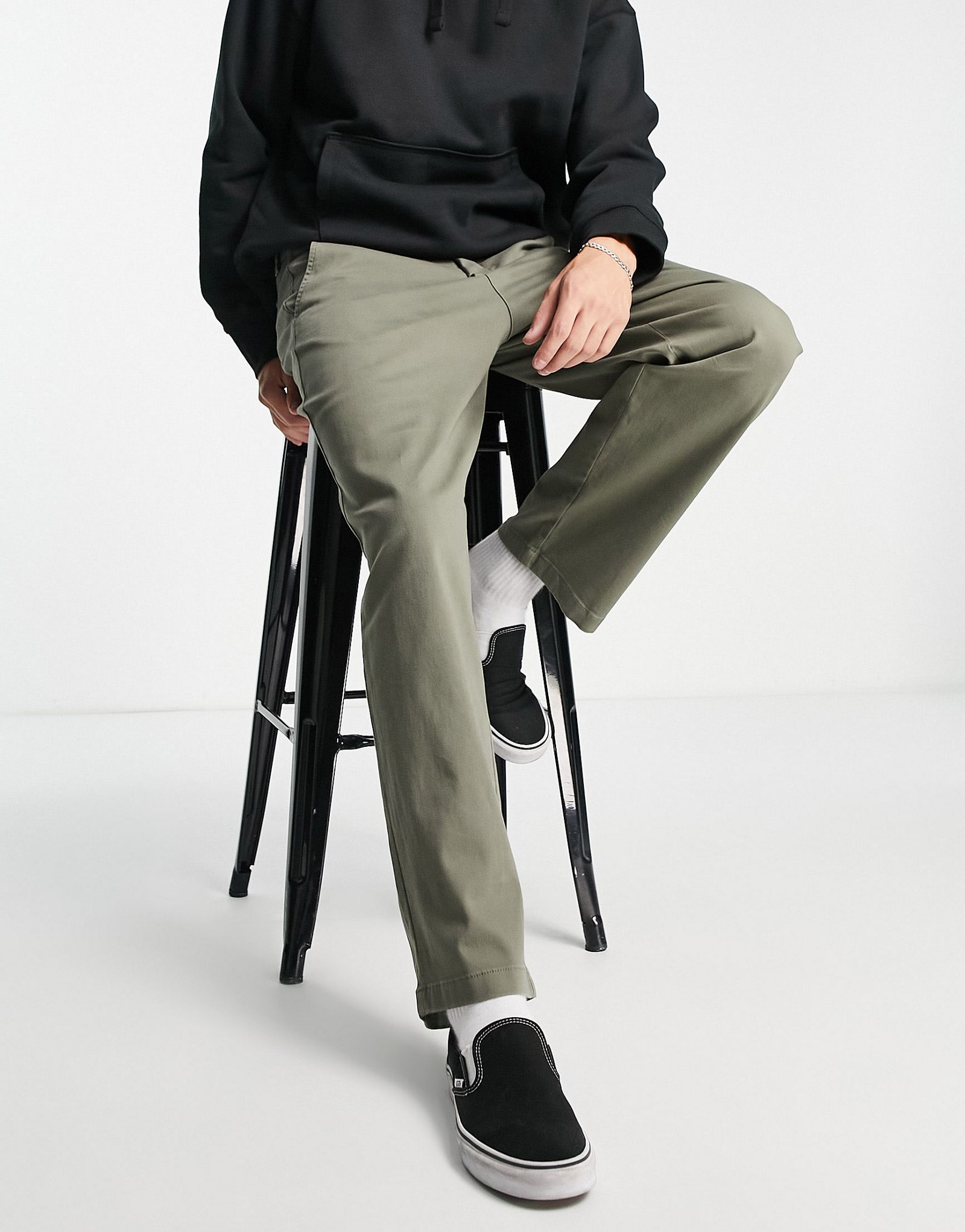 Широкие чиносы ADPT цвета хаки 2690₽