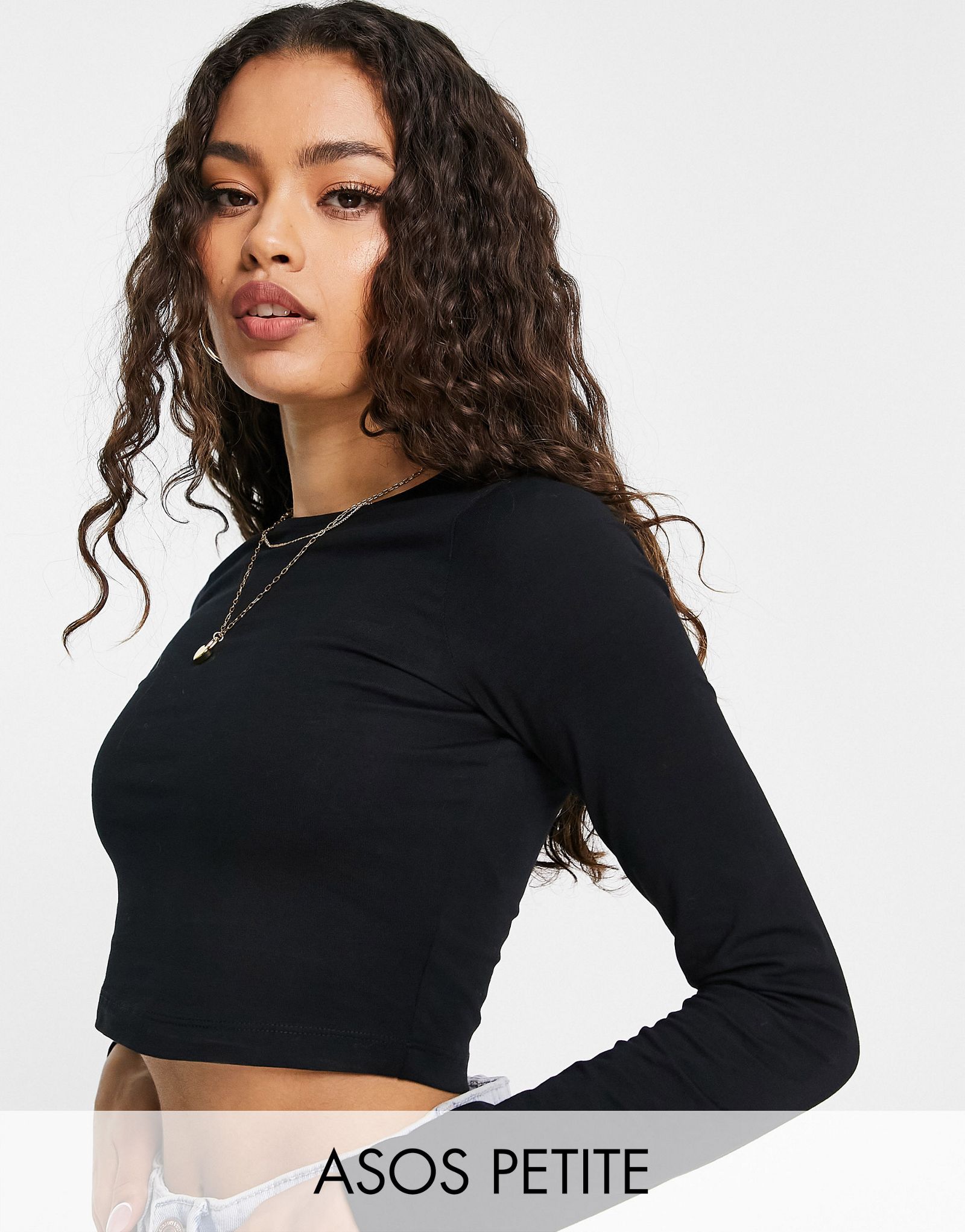 Черная укороченная футболка с длинными рукавами ASOS DESIGN Petite 2490₽