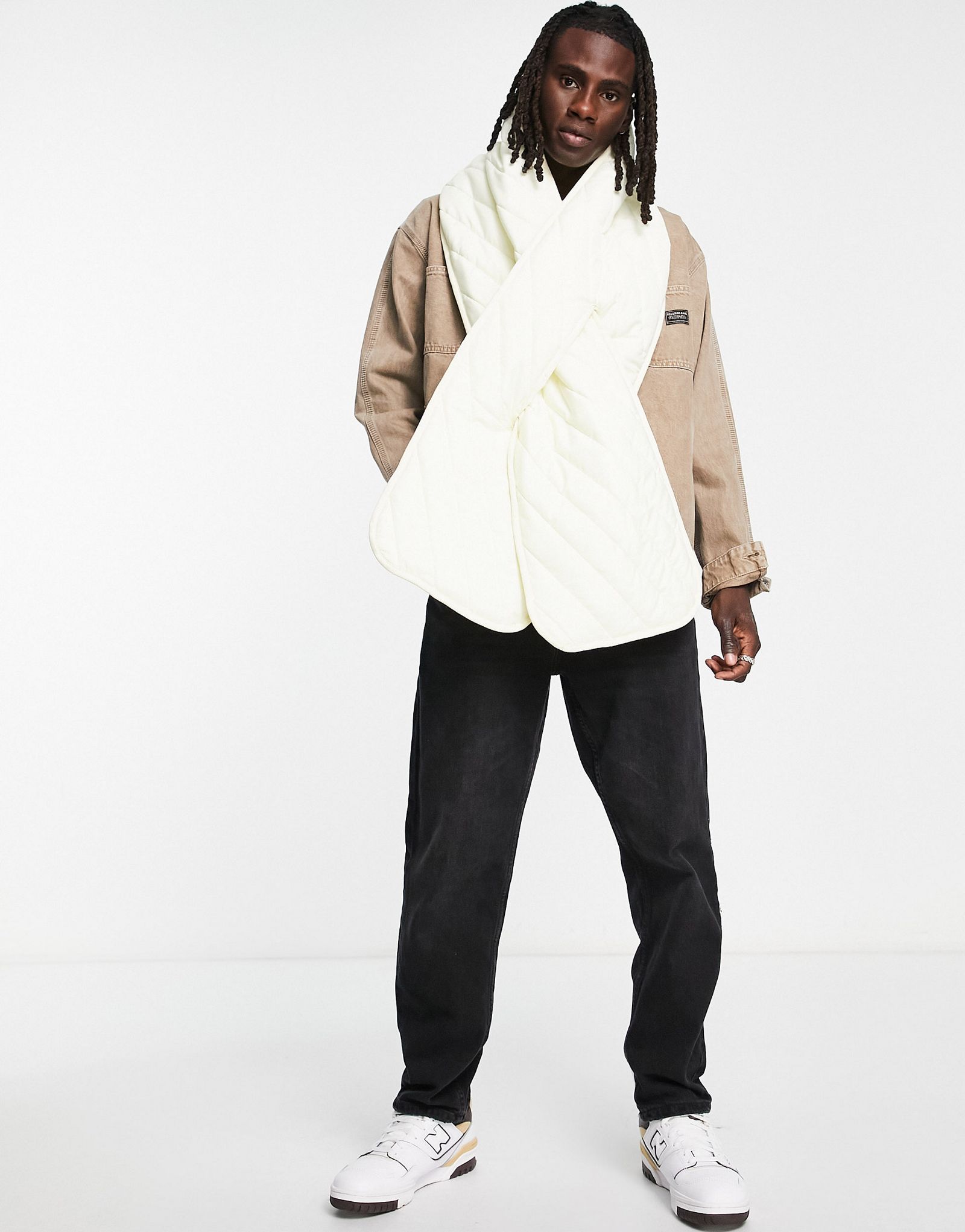 Бежевый дутый шарф ASOS DESIGN 2490₽