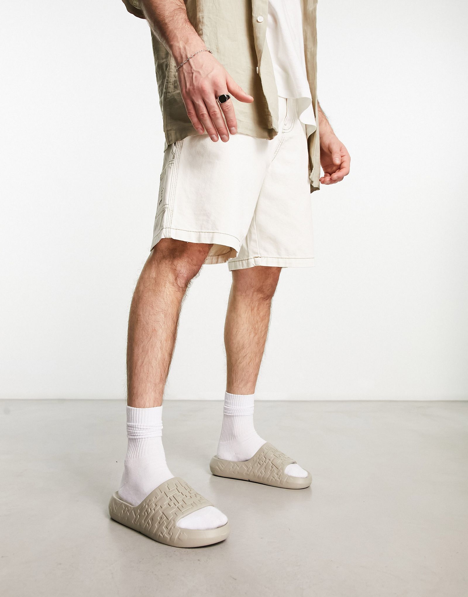 Массивные шлепанцы с текстурой камня ASOS DESIGN 3590₽